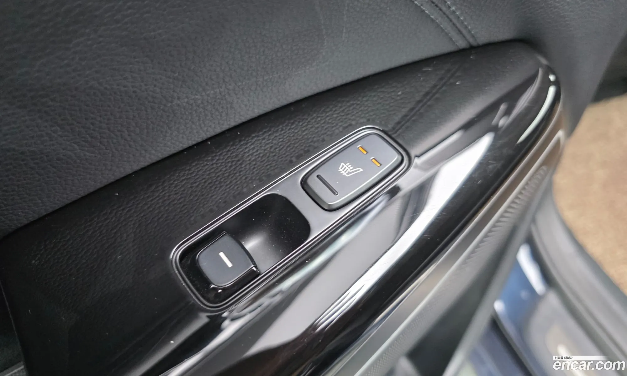 Kia K7 2018 KNALD418BJA146949 — 17