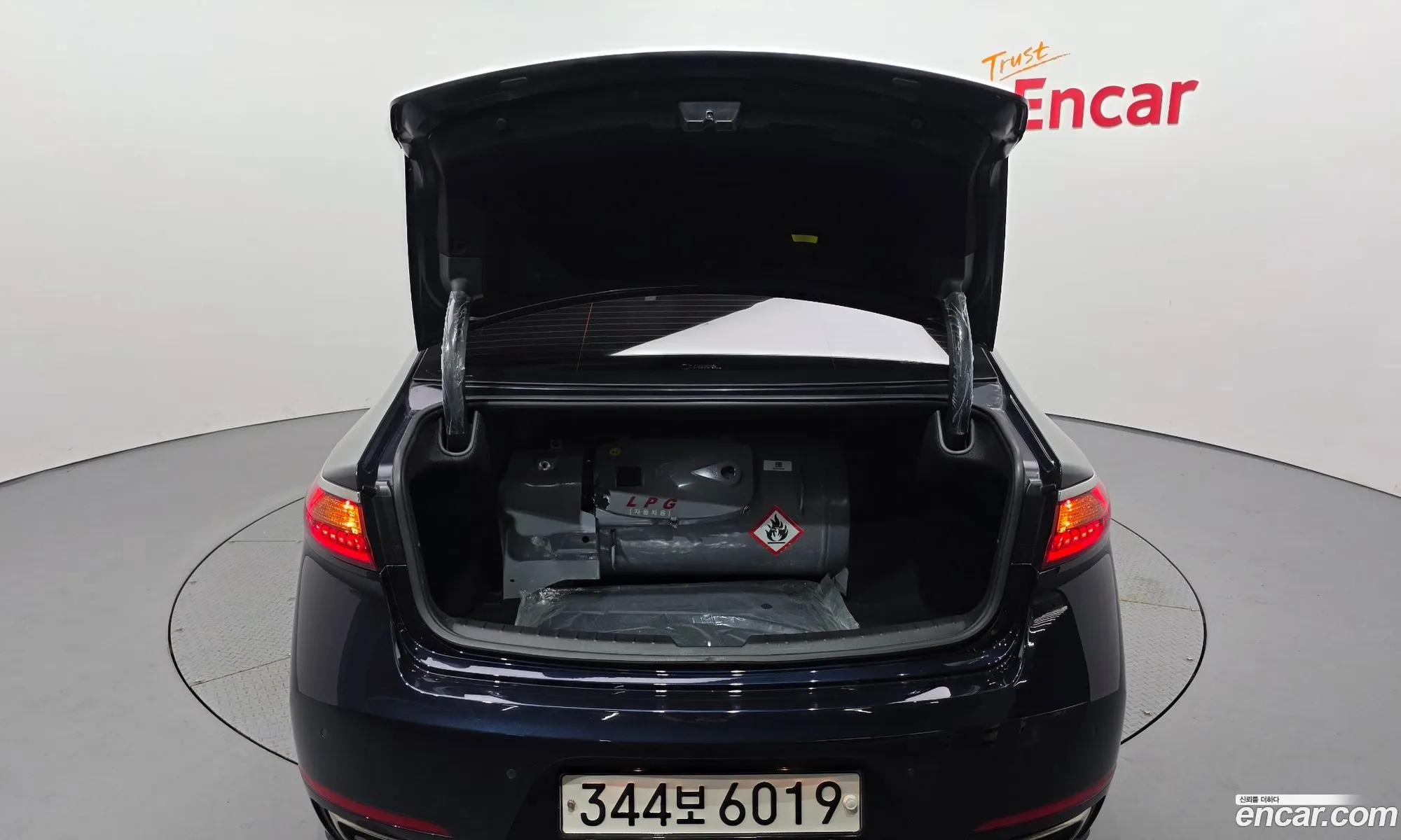 Kia K7 2018 KNALD418BJA146949 — 5