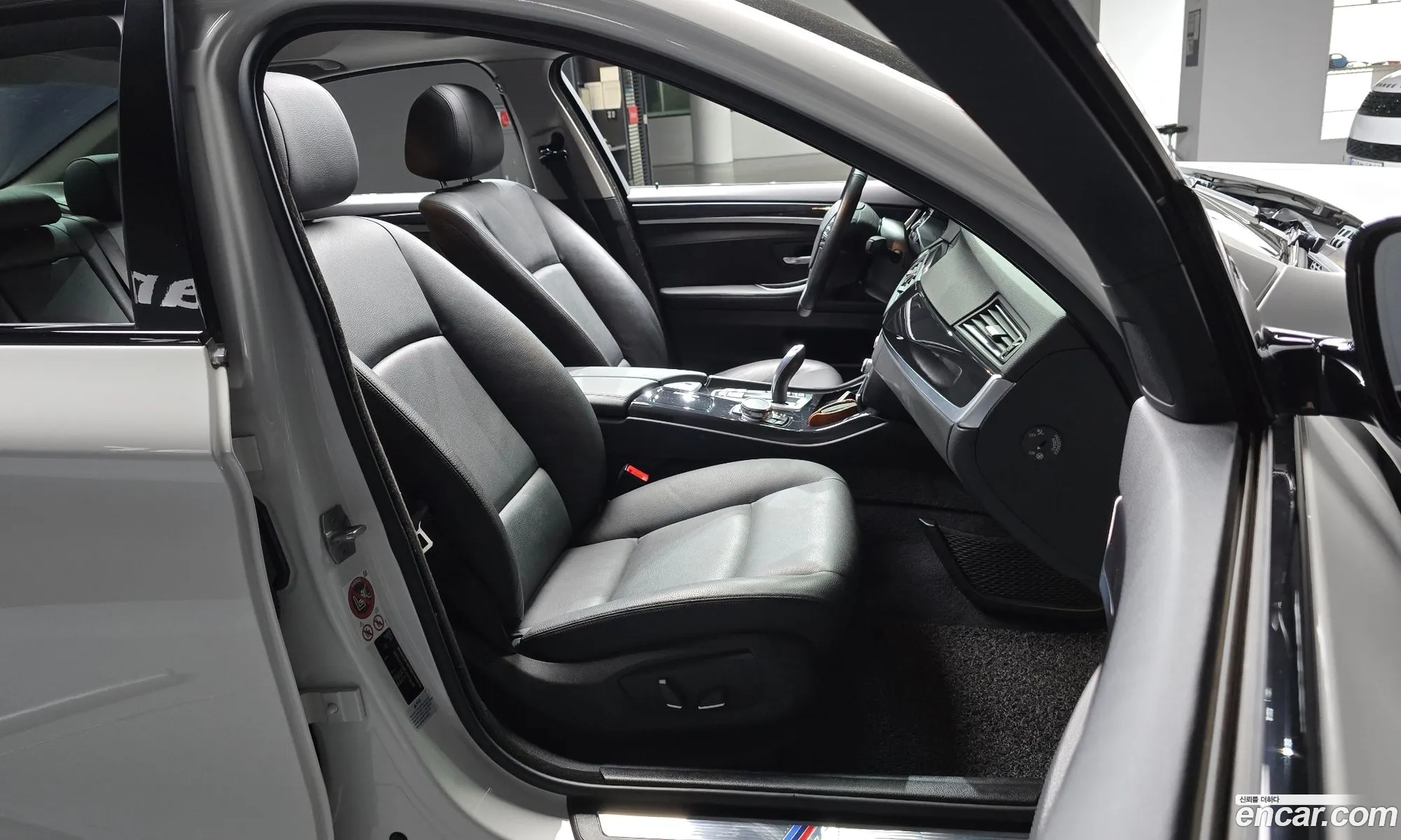 BMW 5 Series 2016 WBA5E5100GG074228 — 14