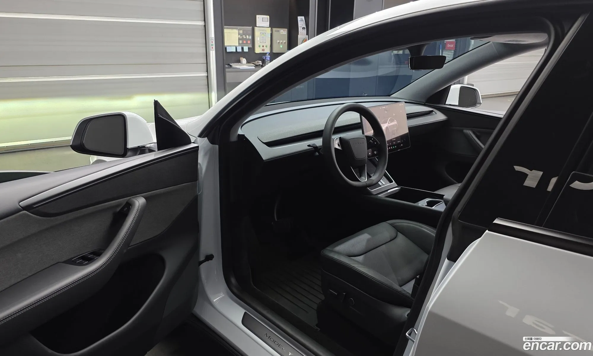 Tesla Model Y 2025 LRWYGCFJ8SC064821 — 9