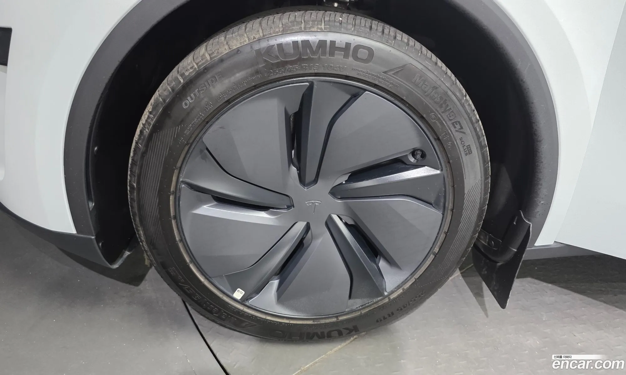 Tesla Model Y 2025 LRWYGCFJ8SC064821 — 6