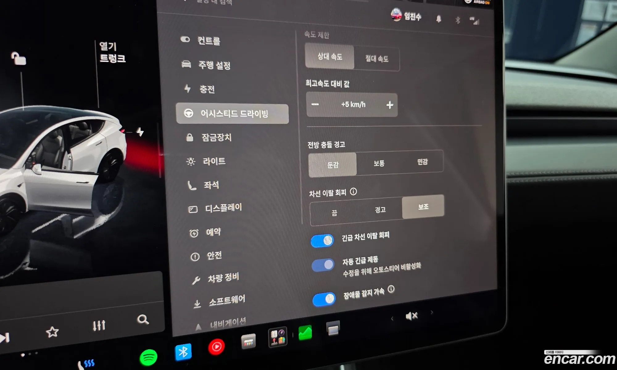 Tesla Model Y 2025 LRWYGCFJ8SC064821 — 17