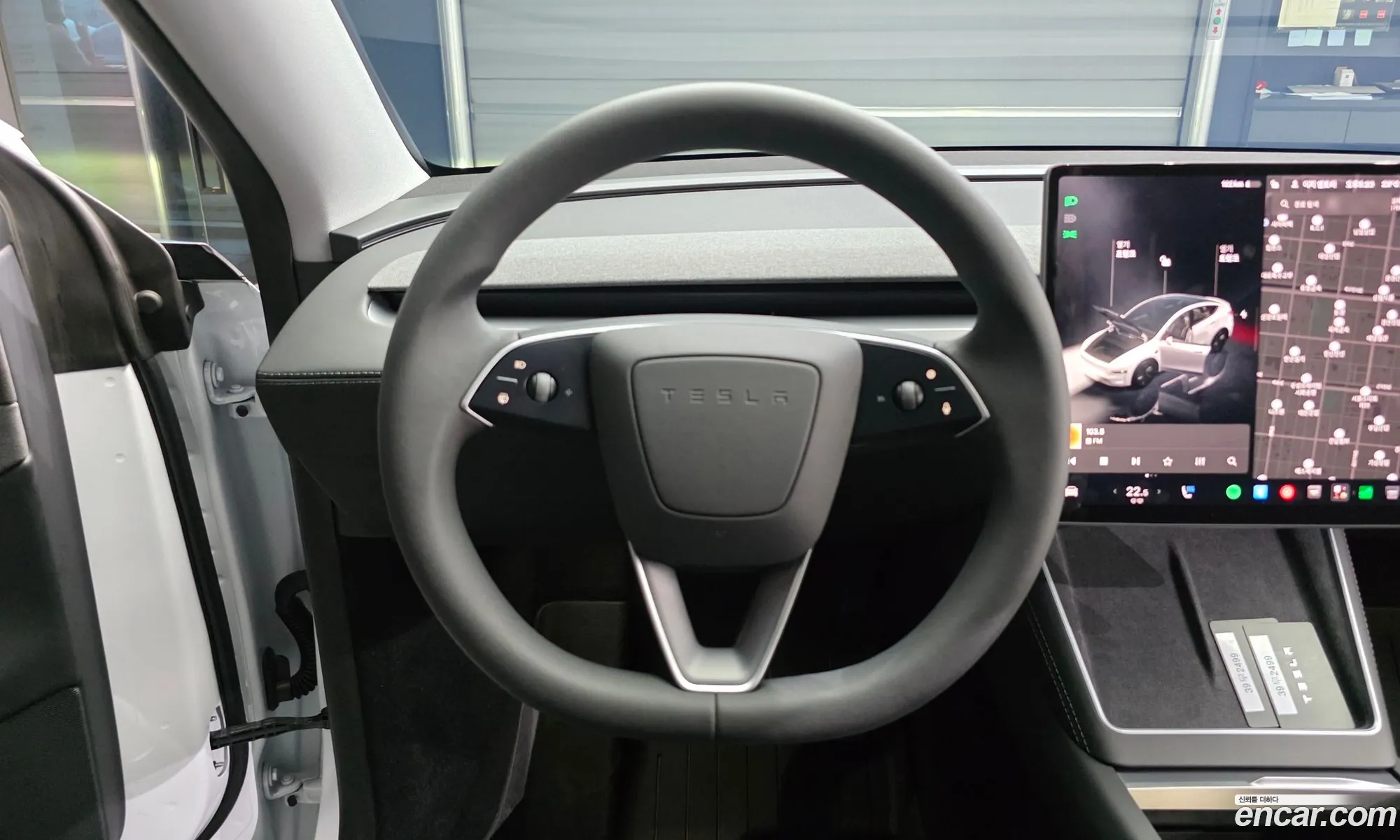 Tesla Model Y 2025 LRWYGCFJ8SC064821 — 7