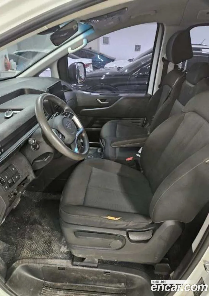 Hyundai Staria 2023 — 2