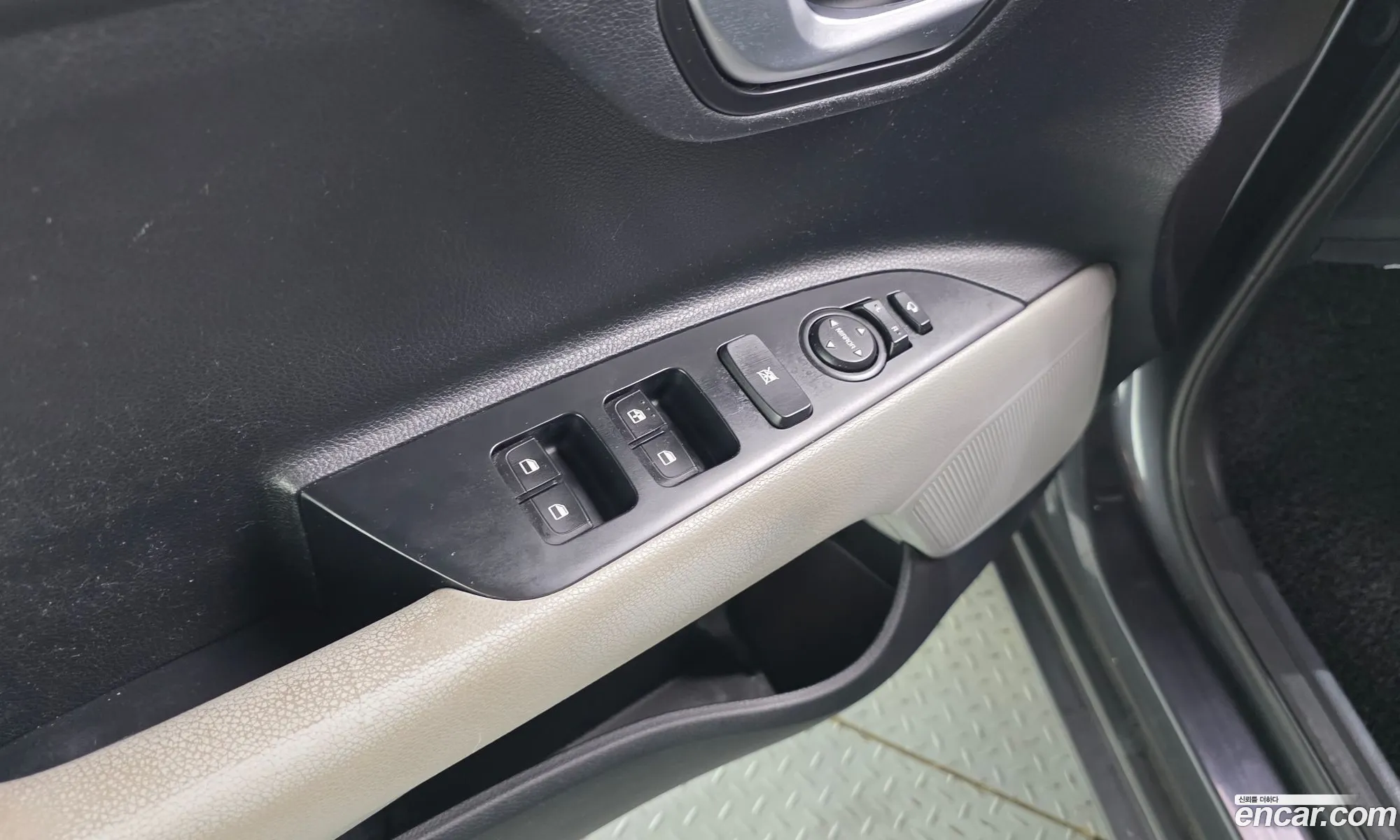 Kia Stonic 2018 KNADE815GJS174687 — 6