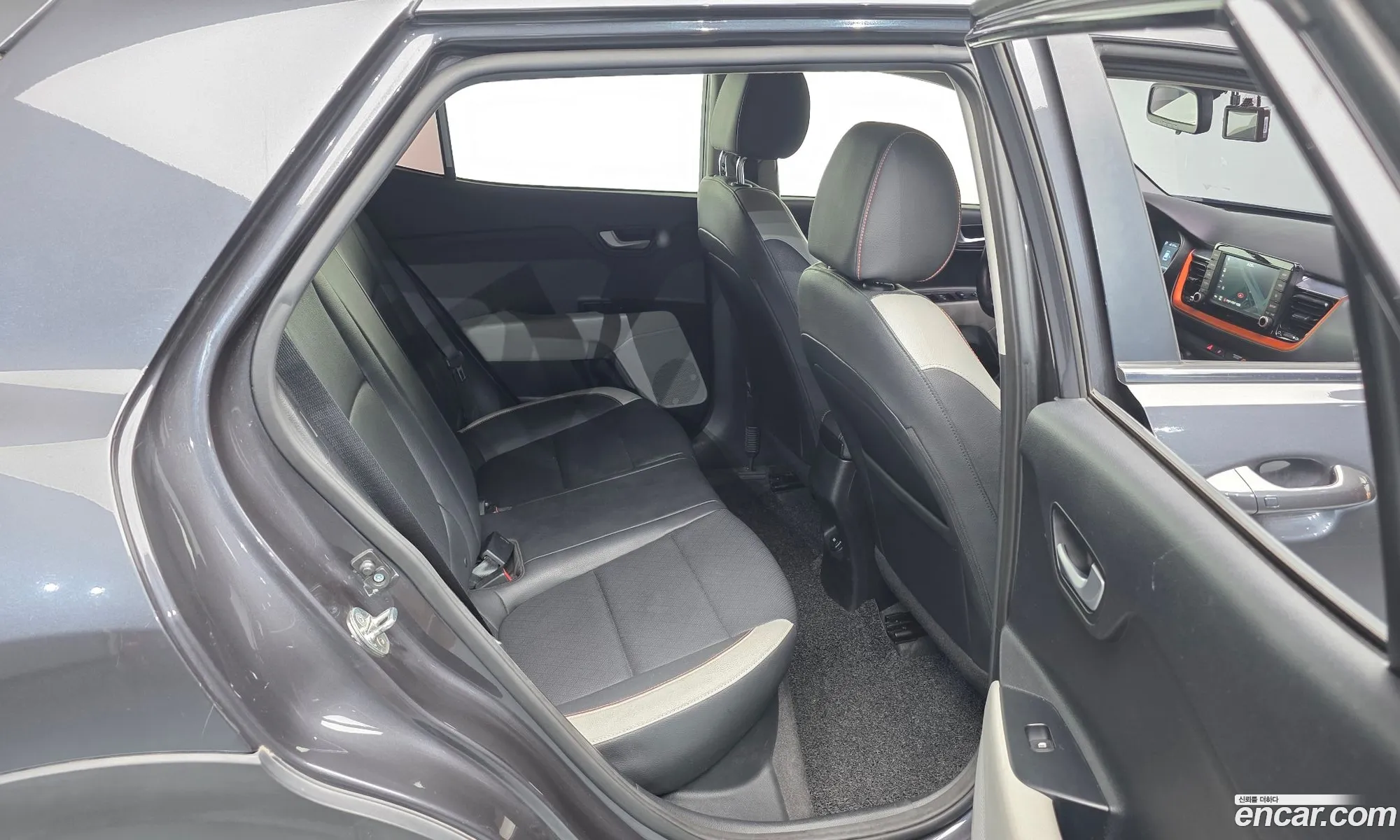Kia Stonic 2018 KNADE815GJS174687 — 17