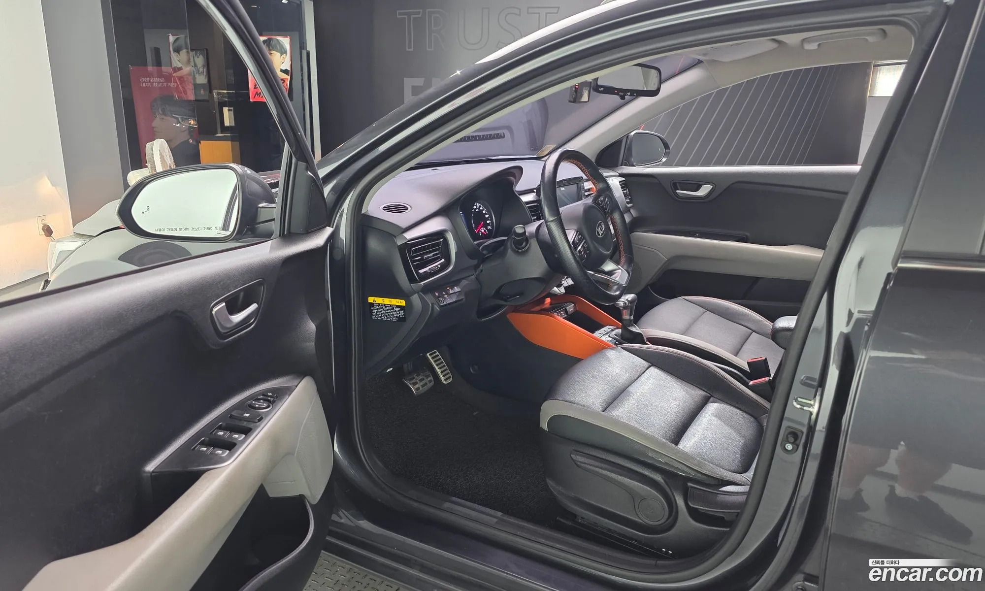 Kia Stonic 2018 KNADE815GJS174687 — 16