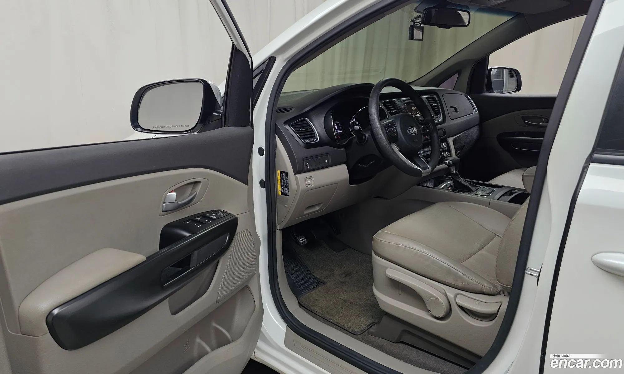 Kia Carnival 2017 KNHMF37ABHS300818 — 5