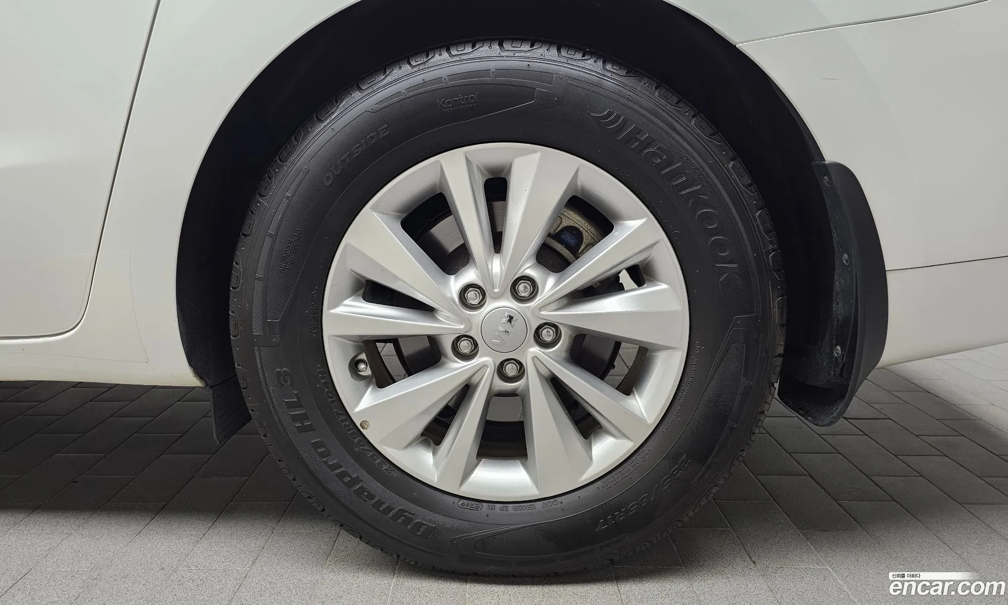 Kia Carnival 2017 KNHMF37ABHS300818 — 3