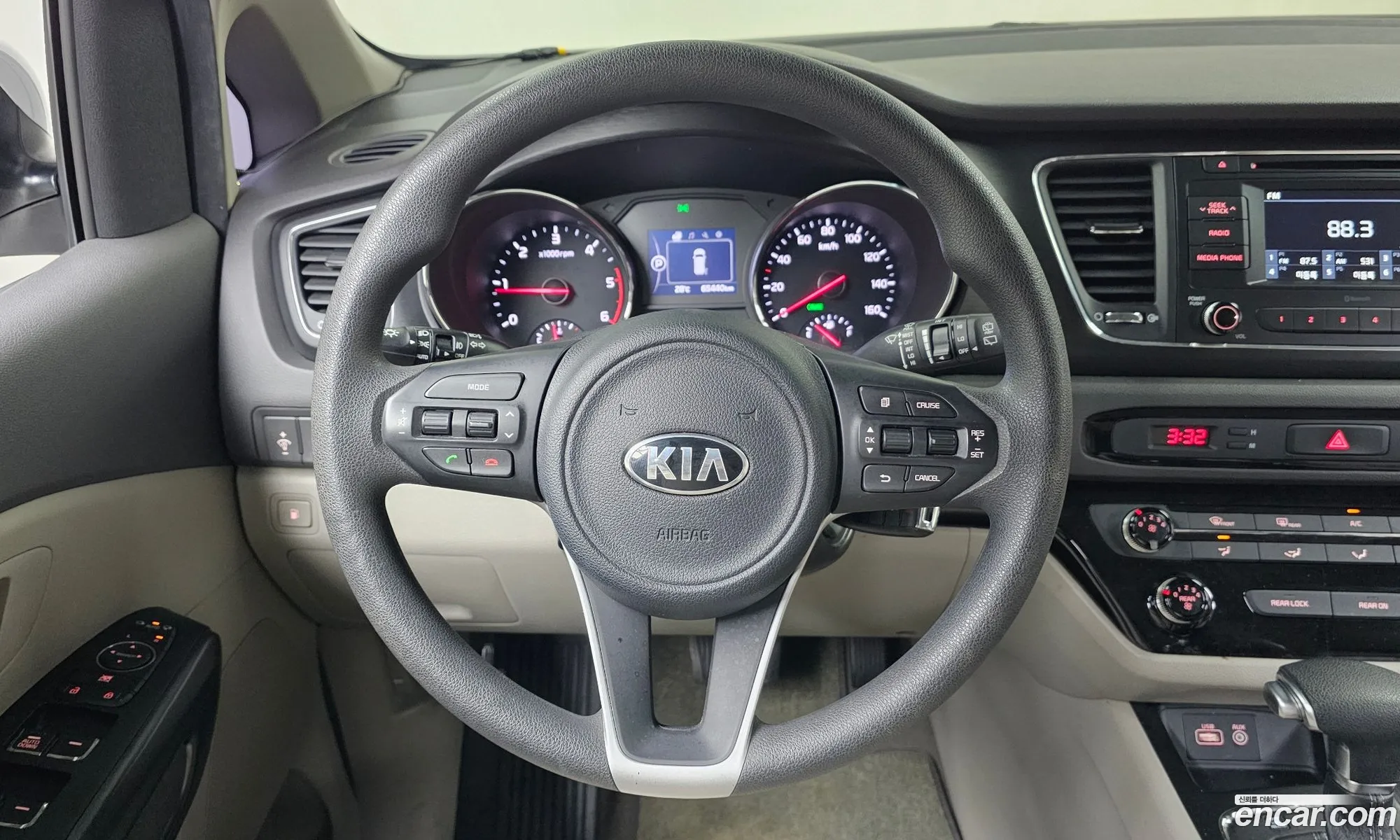 Kia Carnival 2017 KNHMF37ABHS300818 — 7