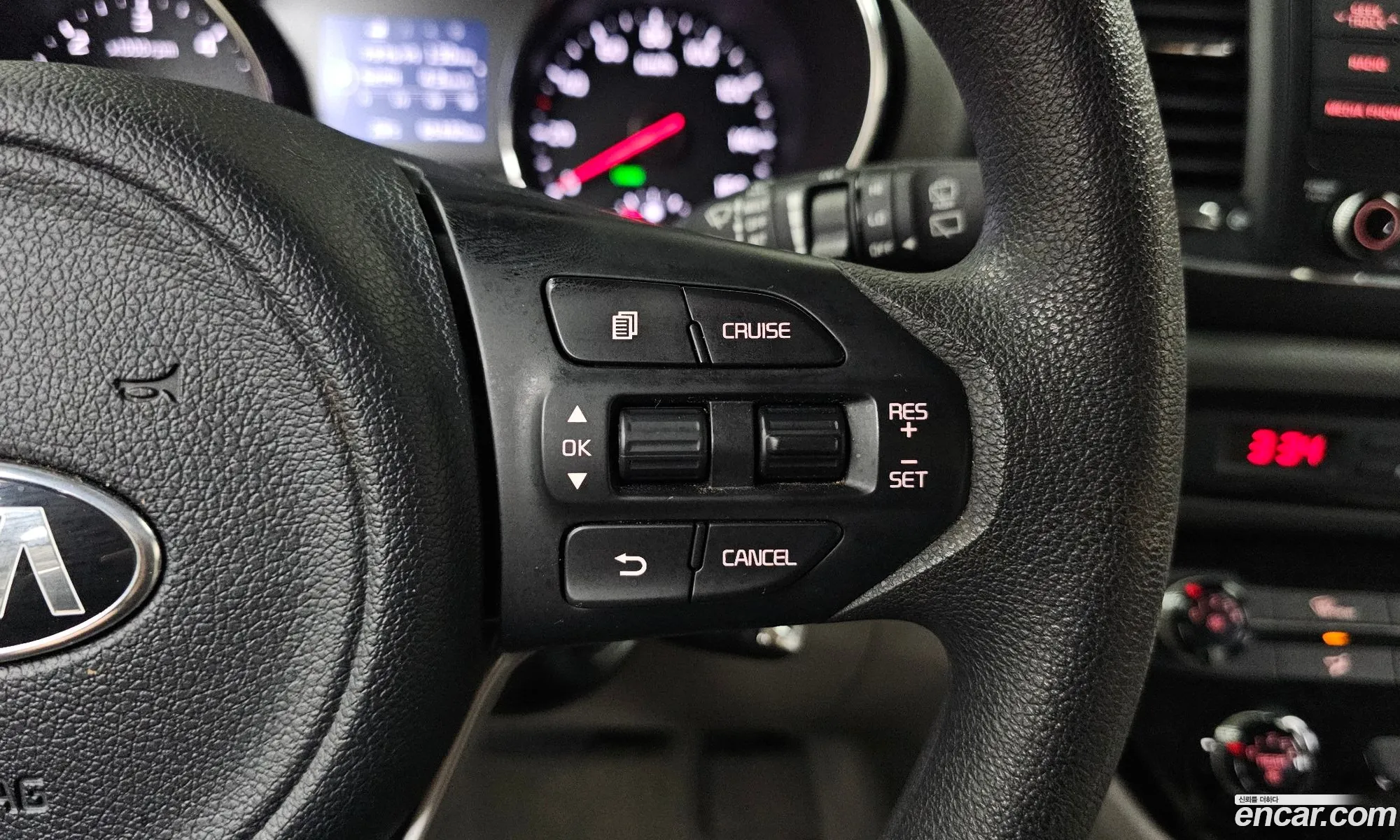 Kia Carnival 2017 KNHMF37ABHS300818 — 16