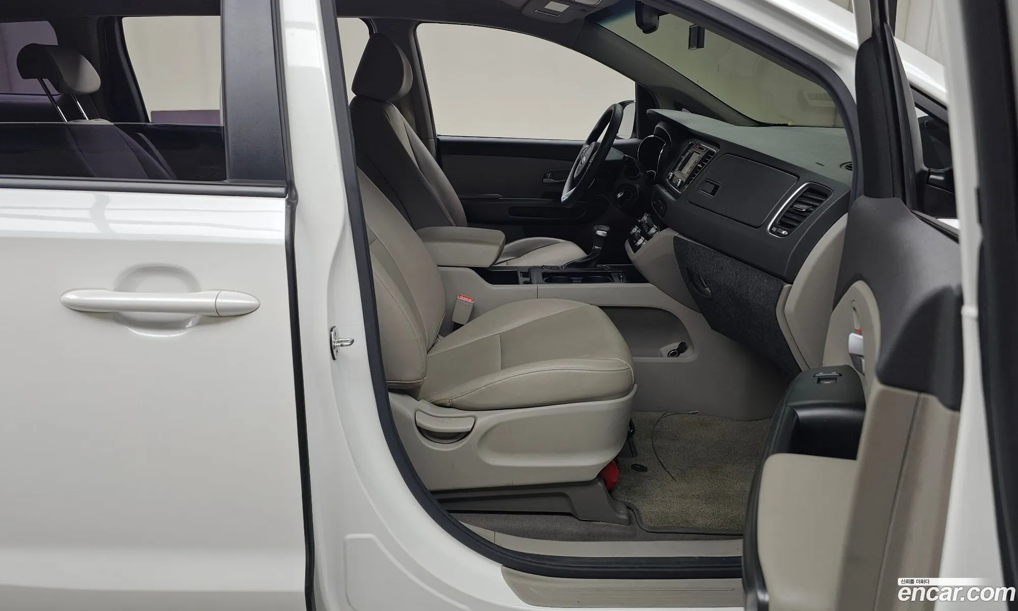 Kia Carnival 2017 KNHMF37ABHS300818 — 4