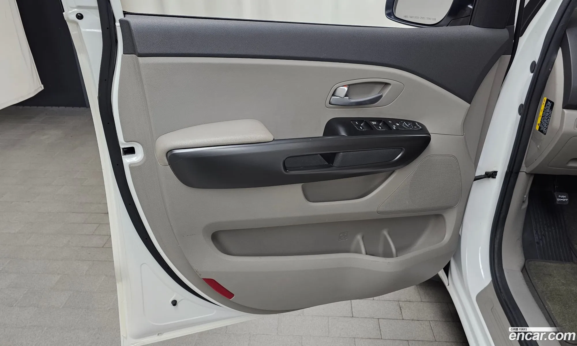 Kia Carnival 2017 KNHMF37ABHS300818 — 12