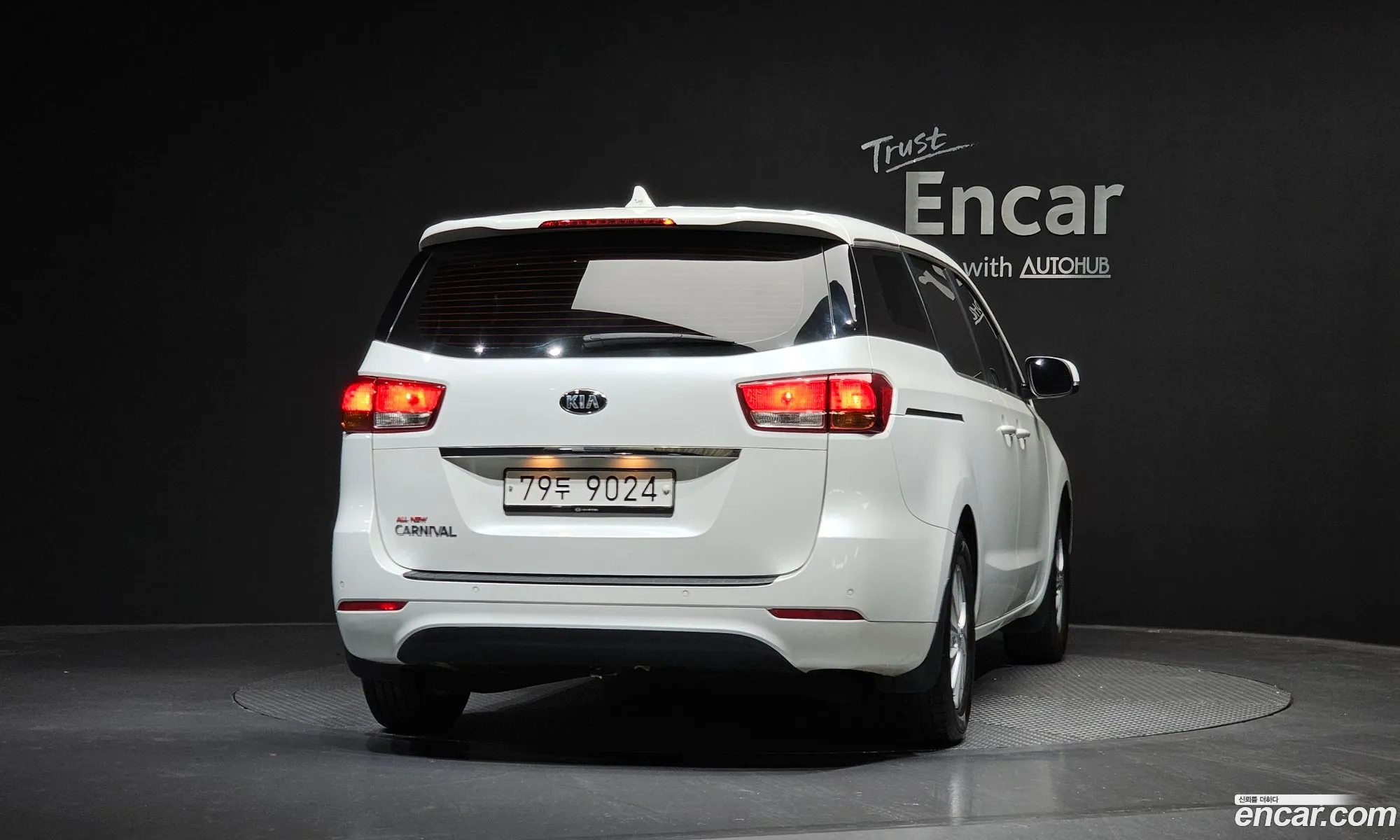 Kia Carnival 2017 KNHMF37ABHS300818 — 2