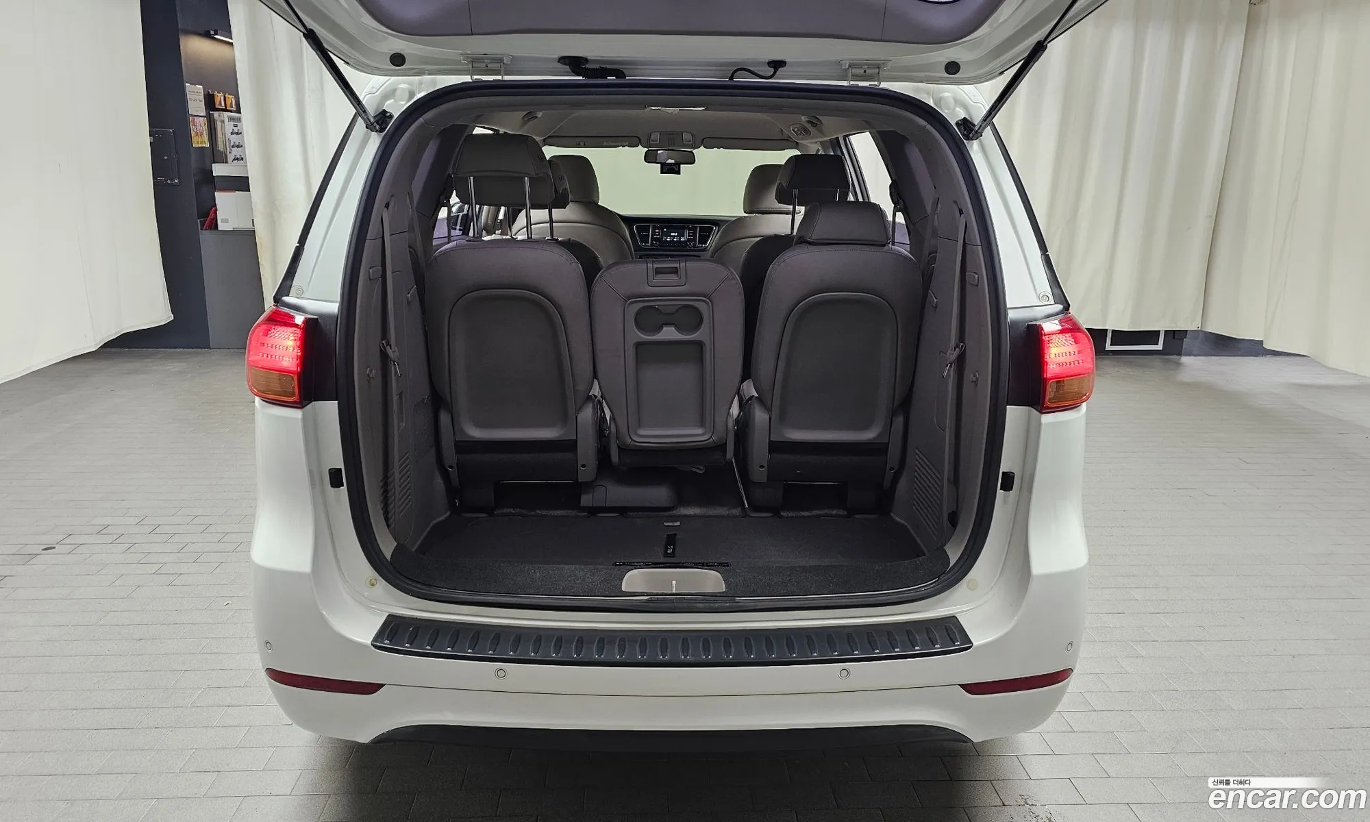 Kia Carnival 2017 KNHMF37ABHS300818 — 29