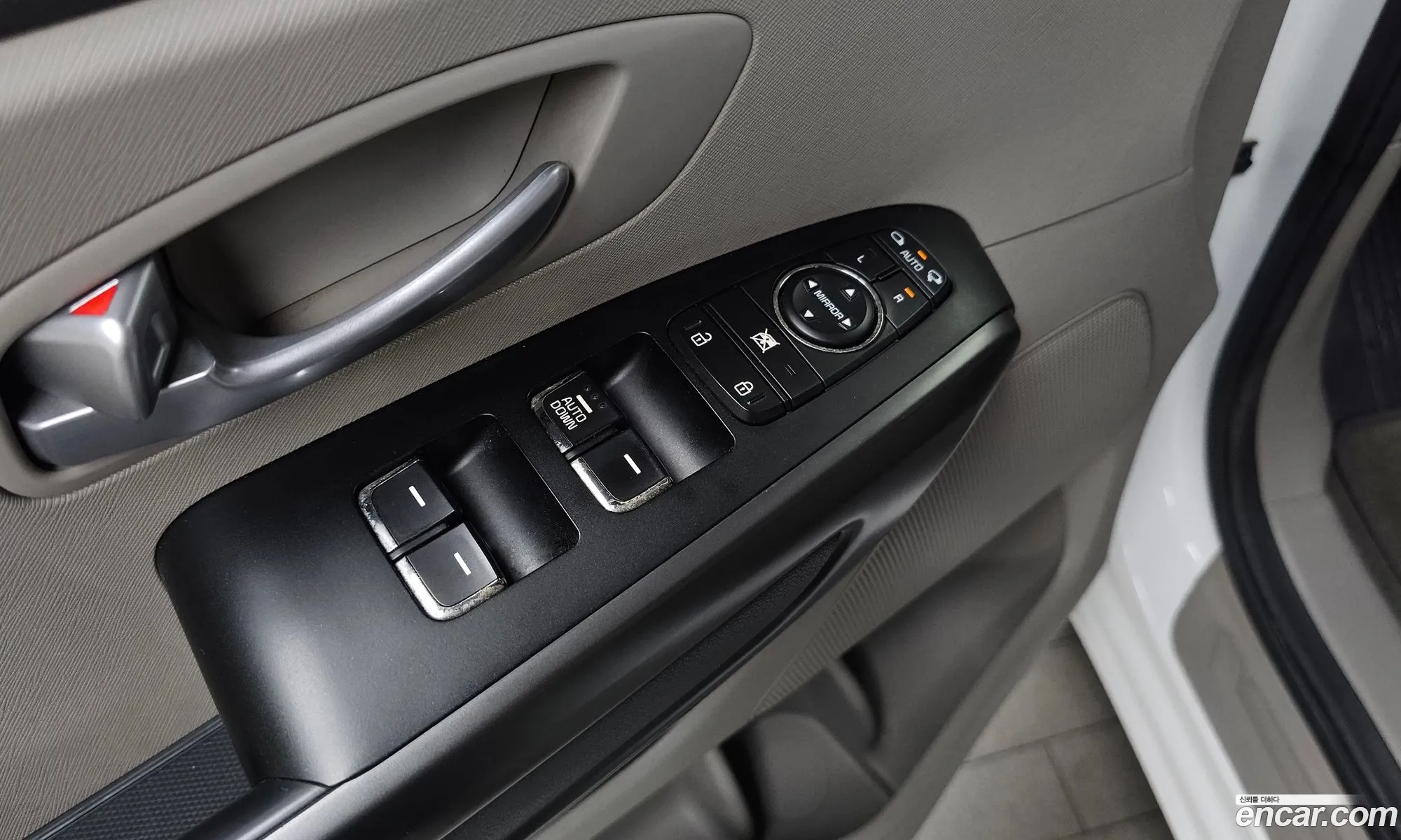 Kia Carnival 2017 KNHMF37ABHS300818 — 6