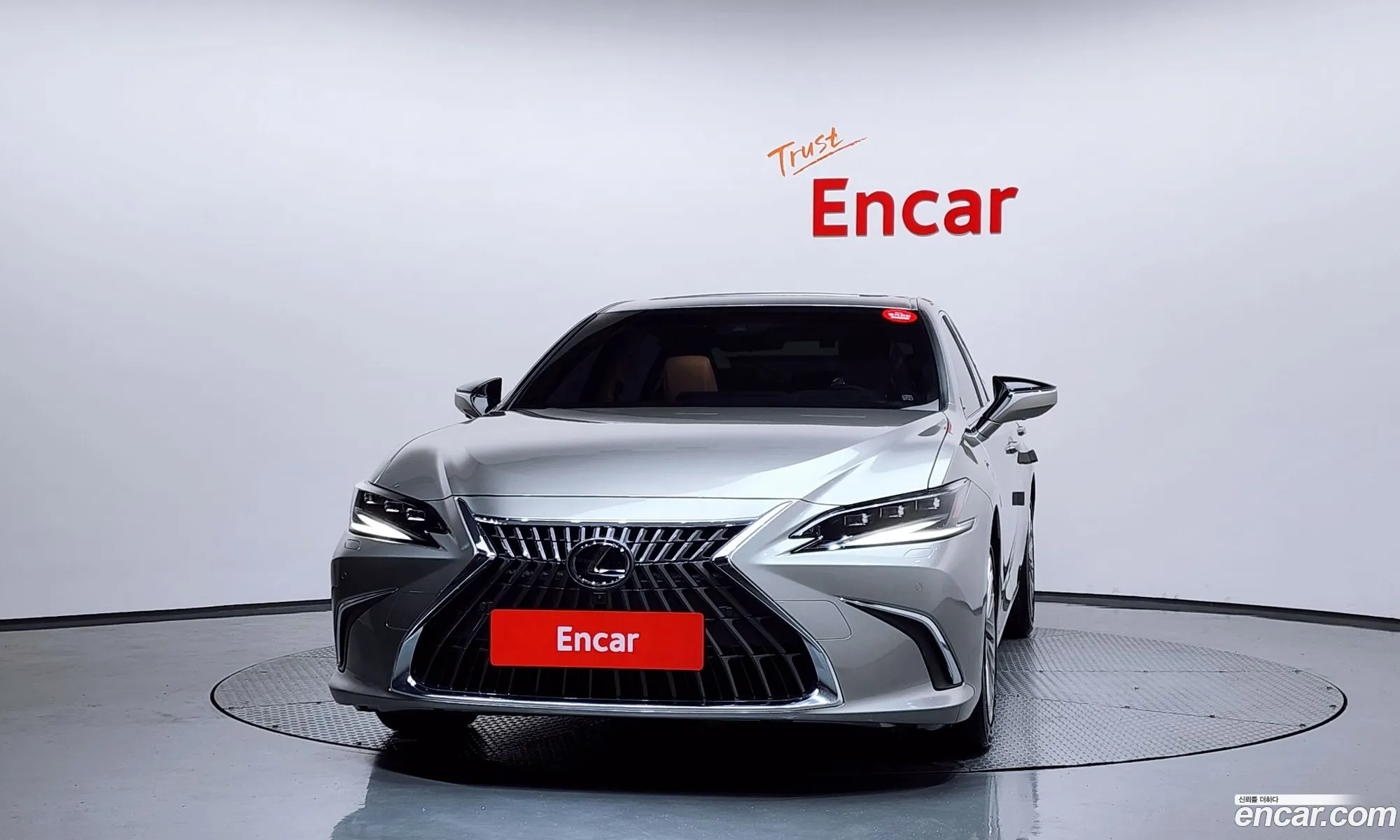Lexus ES300h 7th Gen 2024 — 4
