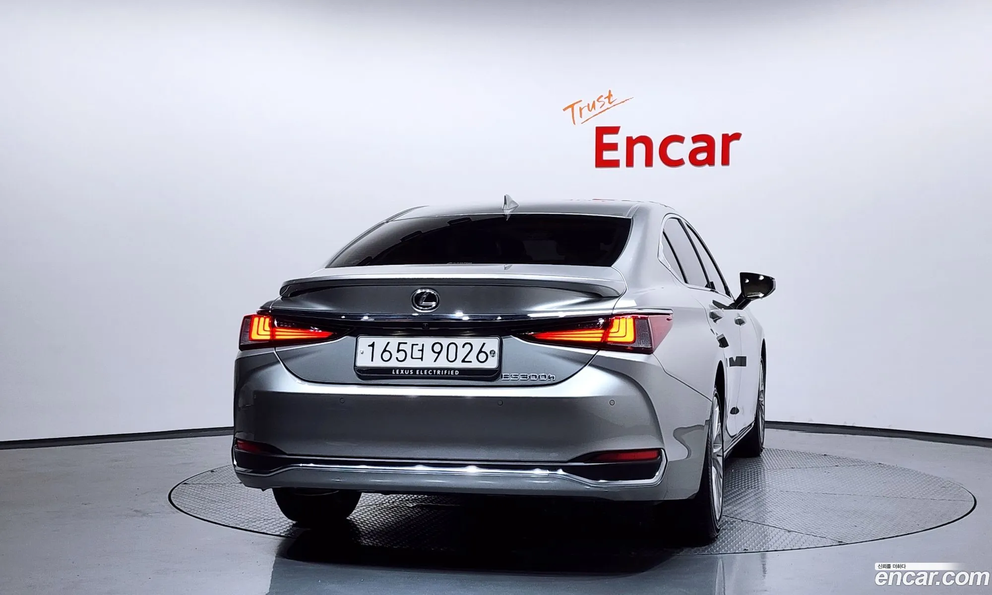 Lexus ES300h 7th Gen 2024 — 3