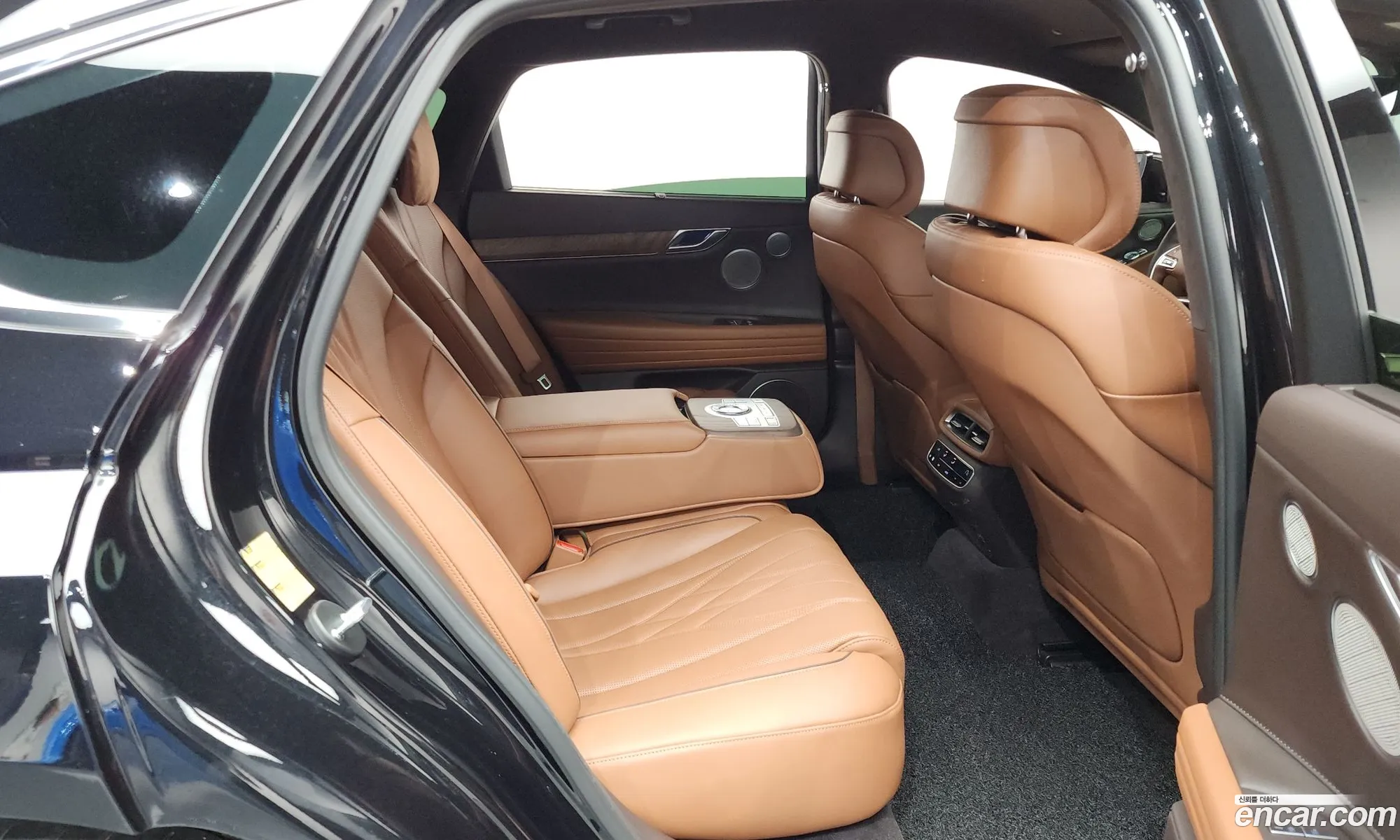 Genesis Electrified G80 2022 — 12