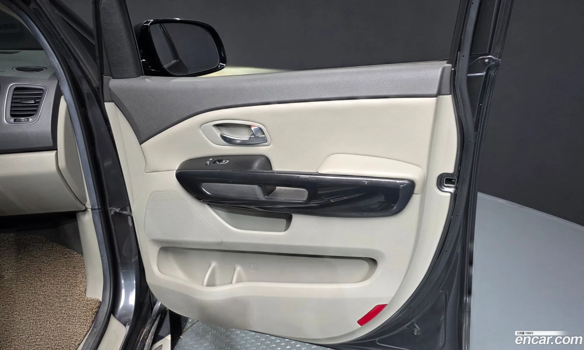 Kia Carnival 2015 — 28