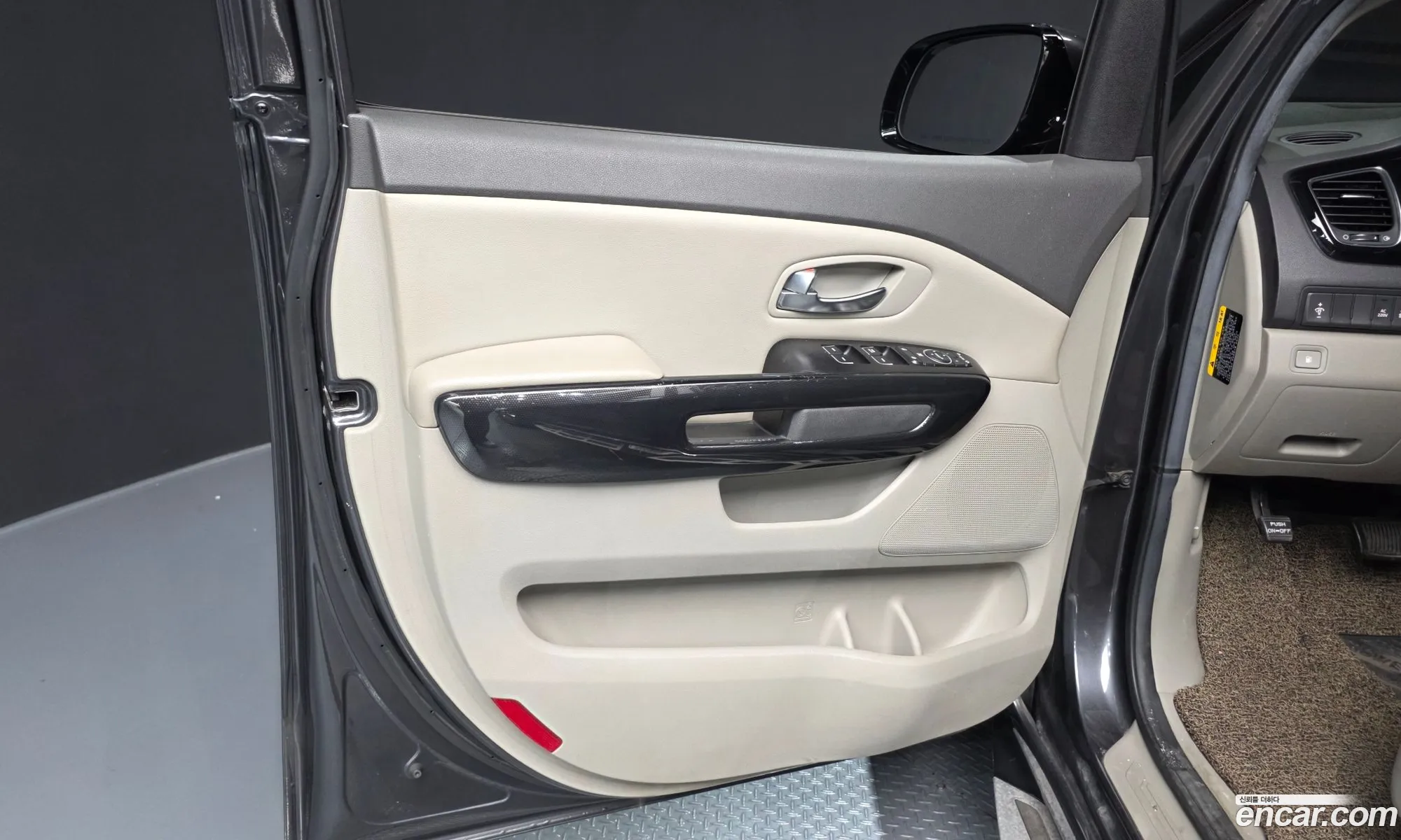 Kia Carnival 2015 — 3