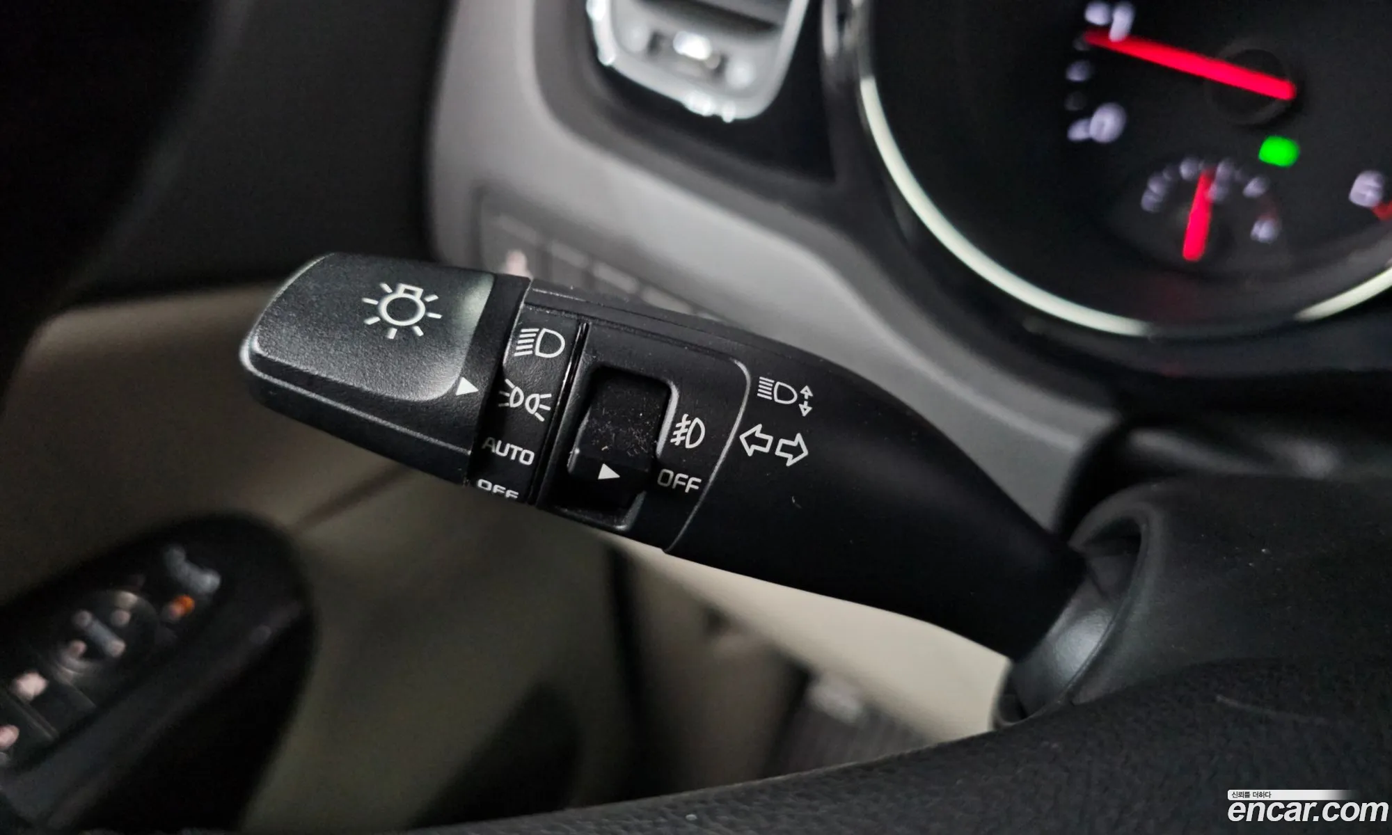 Kia Carnival 2016 KNAMB81ABGS192887 — 9