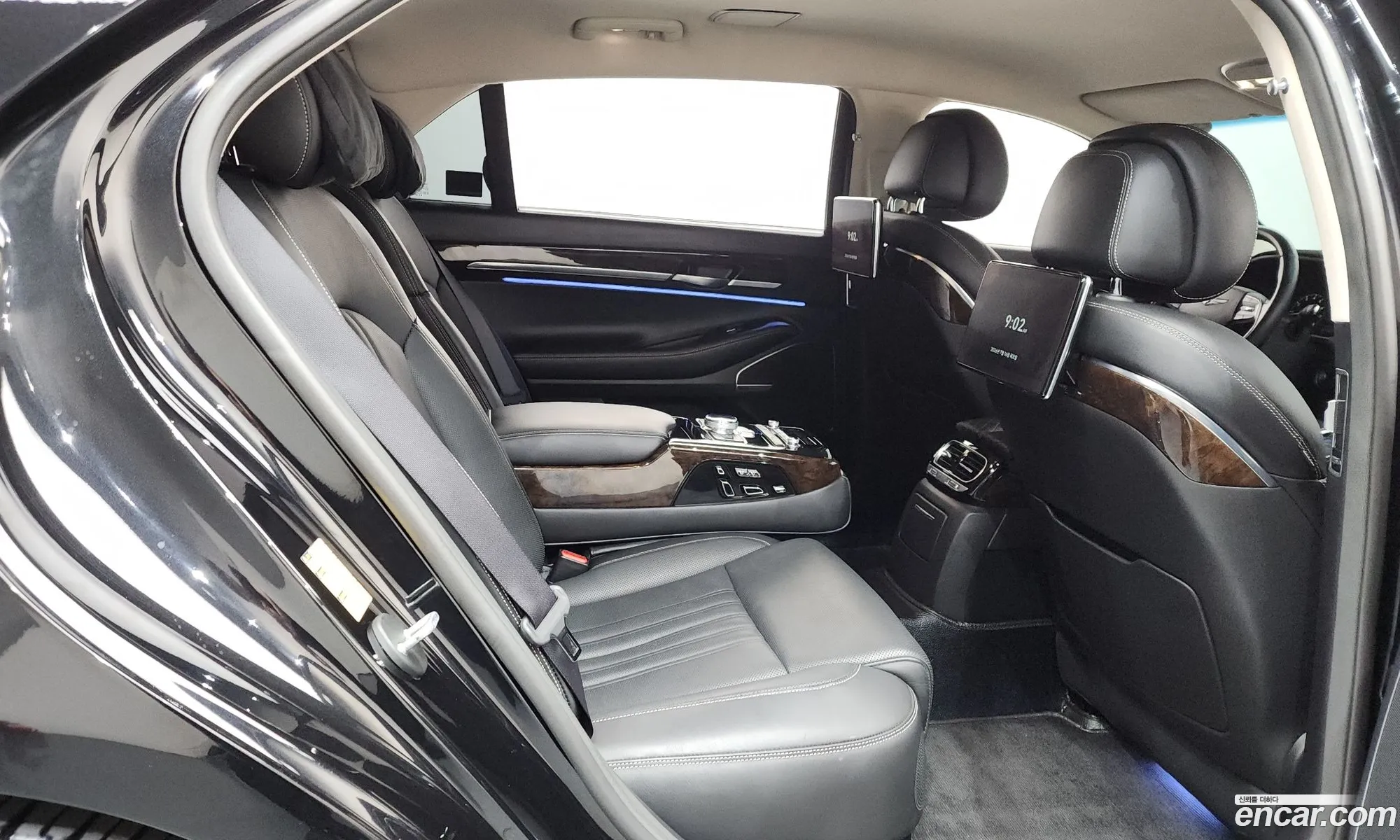 Genesis G90 2021 KMHG241DDMU092609 — 28