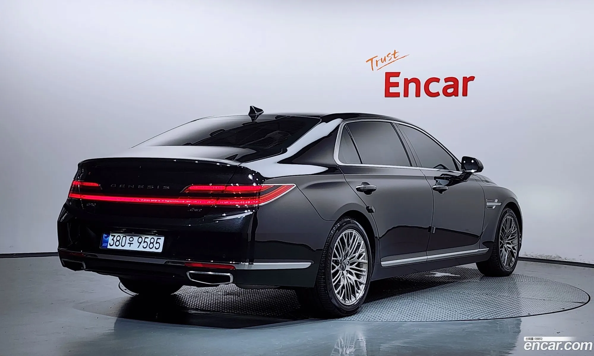 Genesis G90 2021 KMHG241DDMU092609 — 9