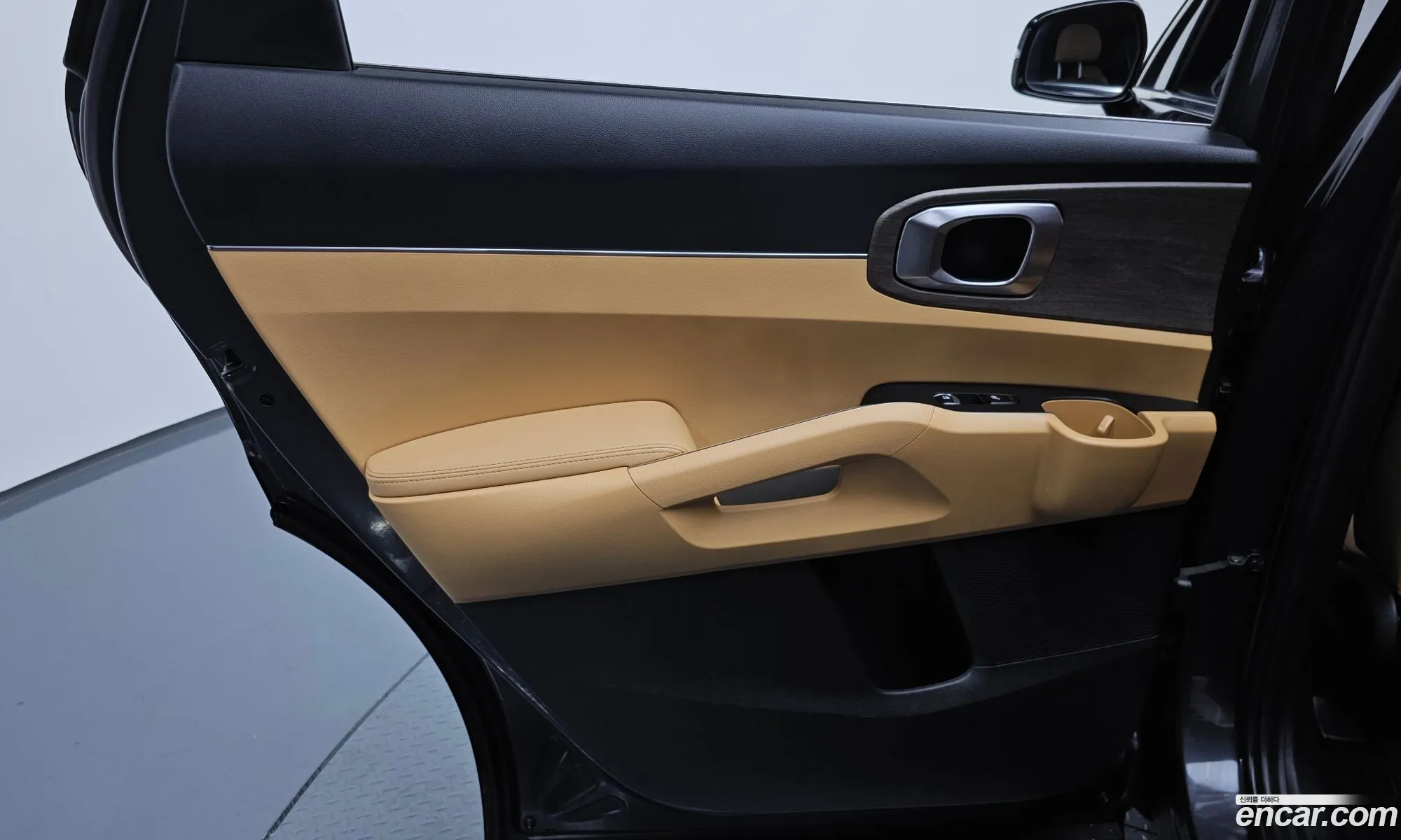 Kia Sorento 2020 KNARJ81BGMA016132 — 10
