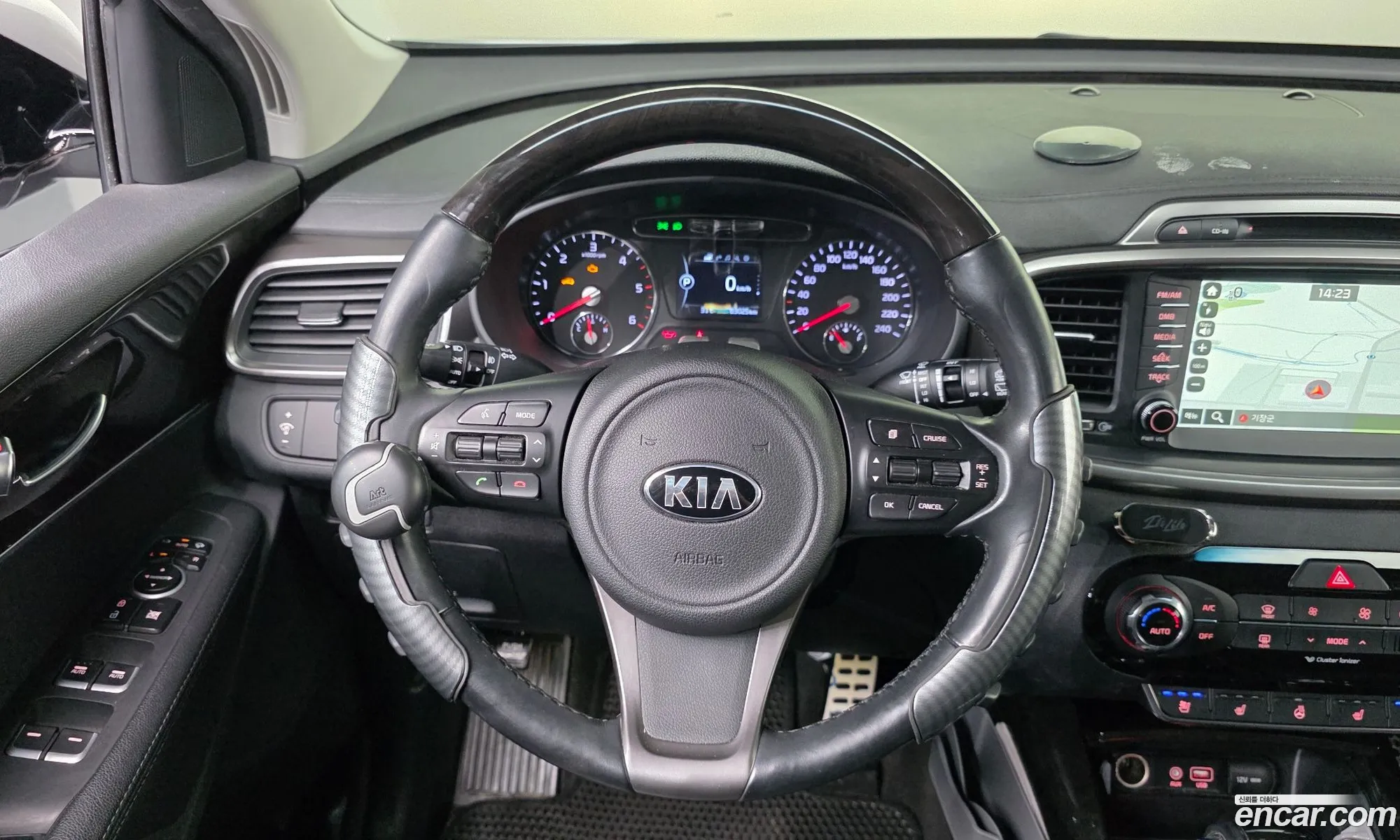 Kia Sorento 2017 KNAPS81ABHA327748 — 18