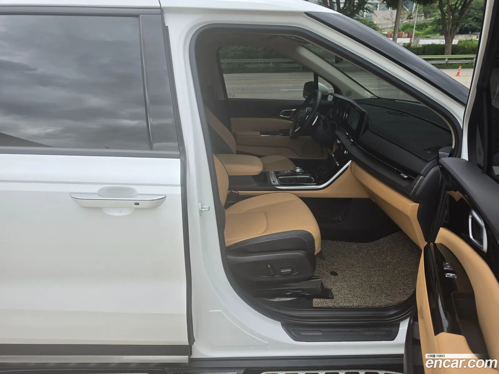Kia Carnival 2023 — 16
