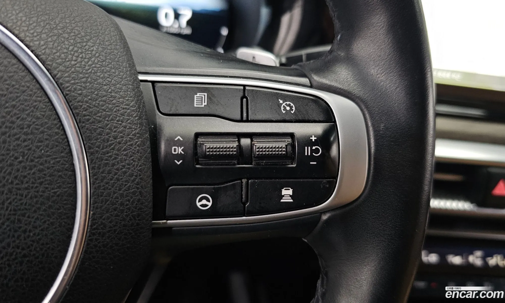 Kia K5 2022 KNAG6412BPA205701 — 12