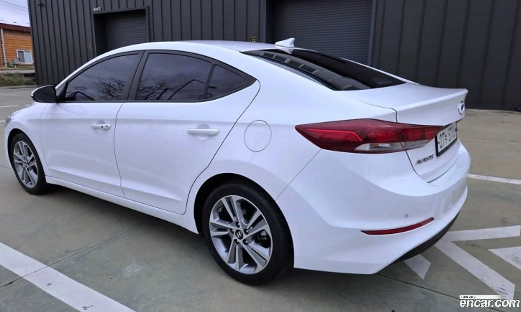 Hyundai Elantra AD 2017 — 10