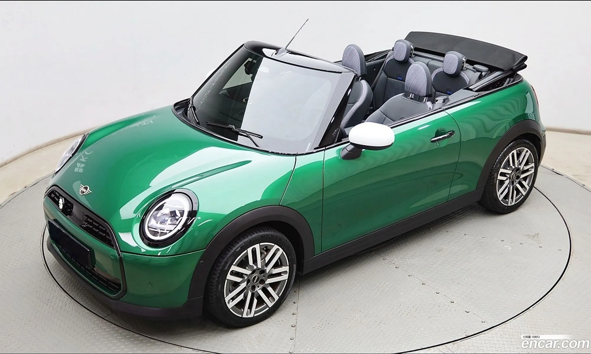 Mini Cooper C Convertible 2025 — 17