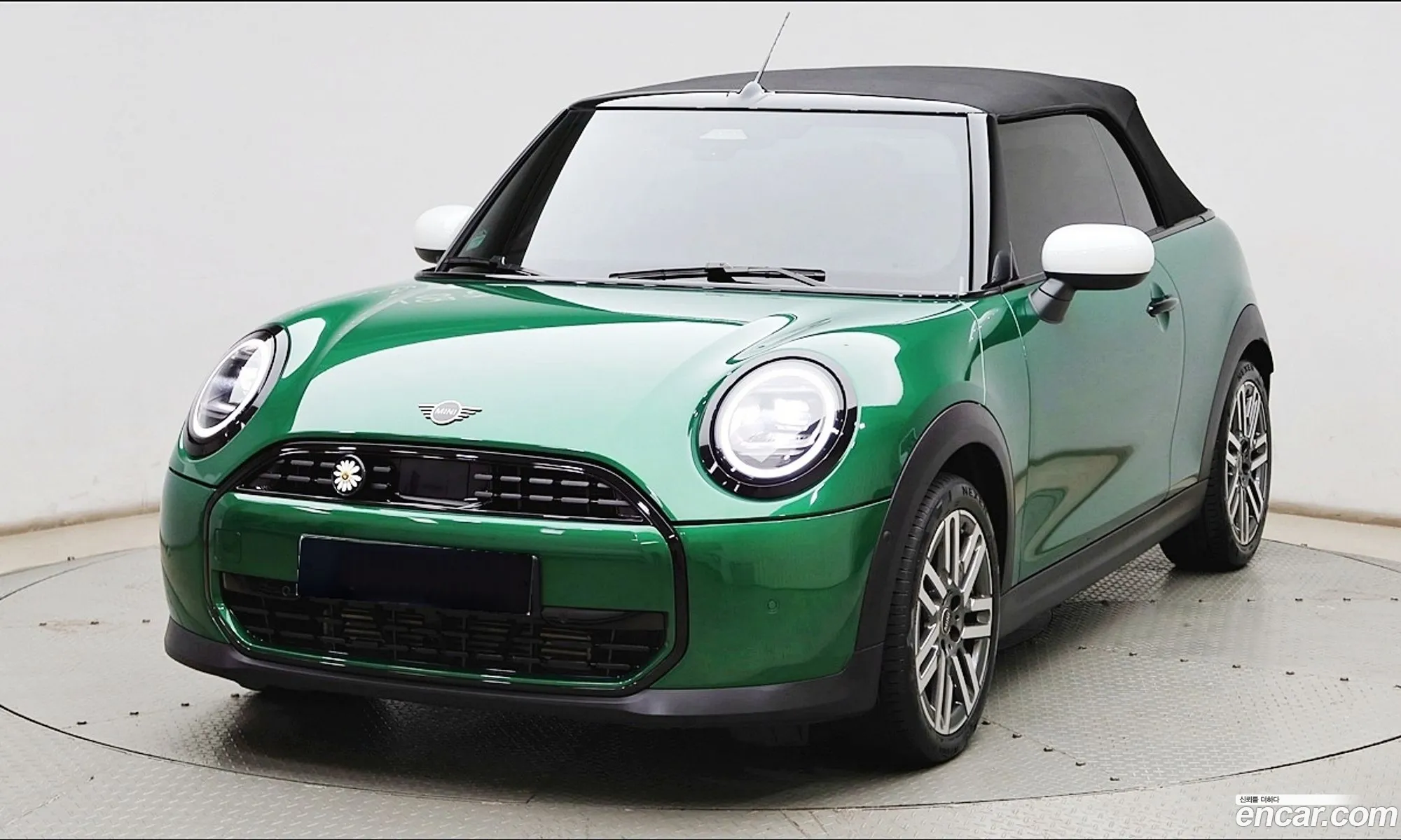 Mini Cooper C Convertible 2025 — 14
