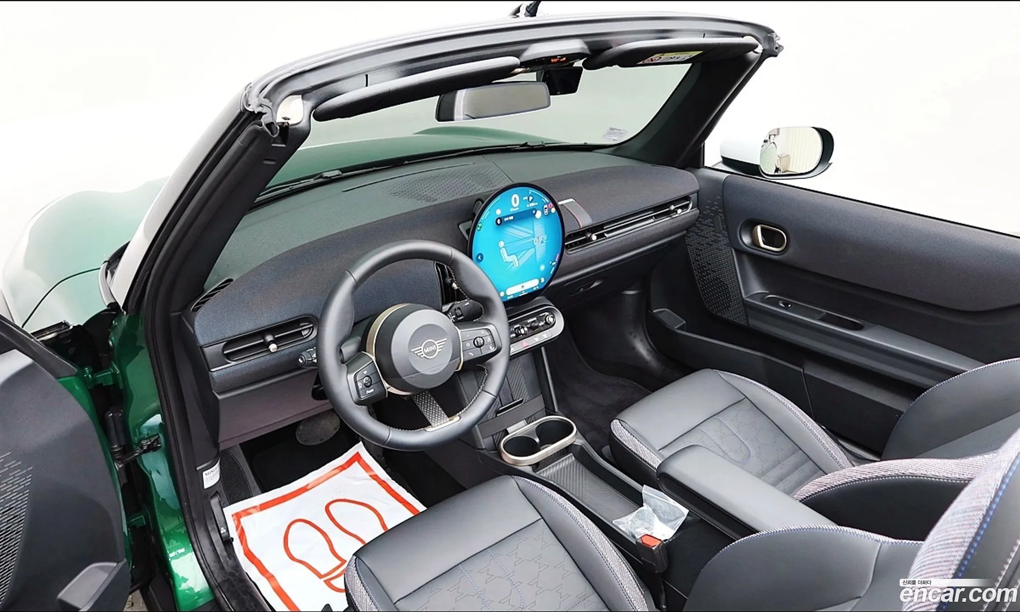 Mini Cooper C Convertible 2025 — 8