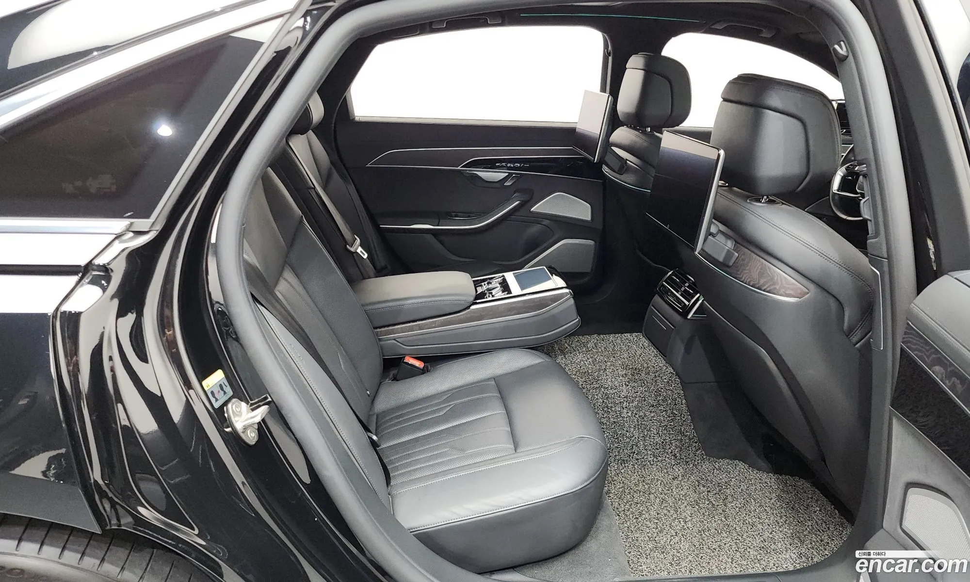 Audi A8 2023 — 27