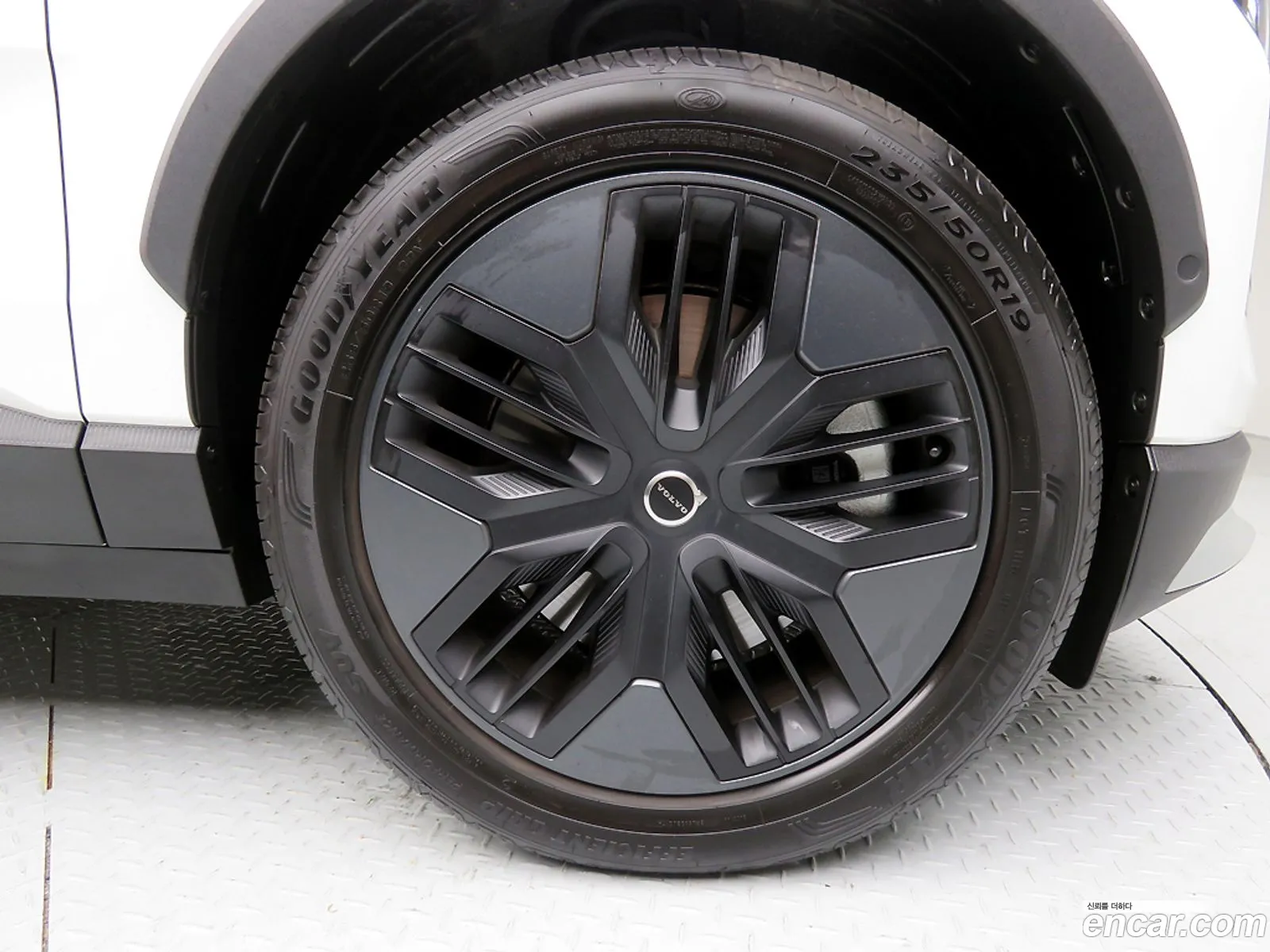 Volvo EX30 Cross Country 2025 — 15