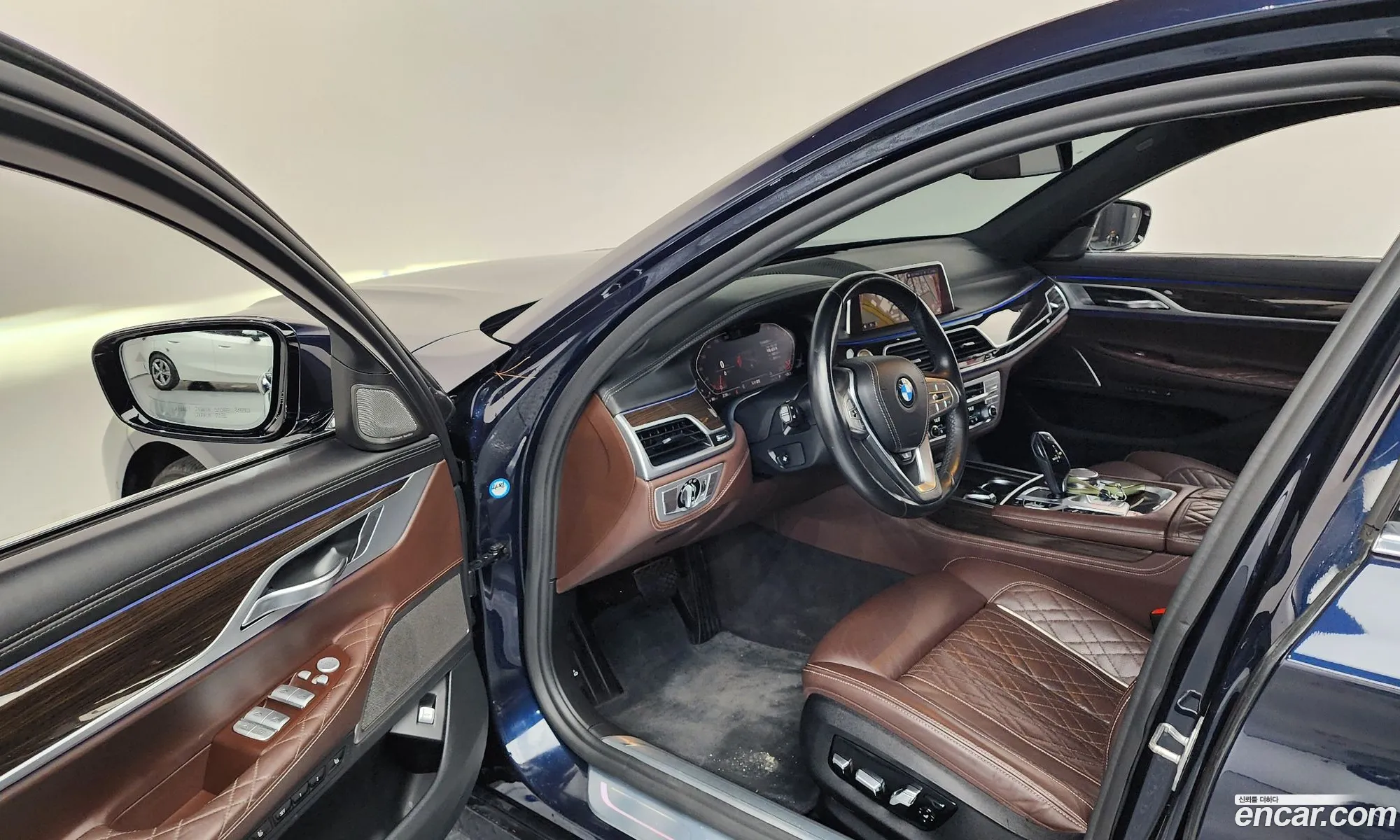 BMW 7 Series 2019 WBA7T4101LBM61421 — 17