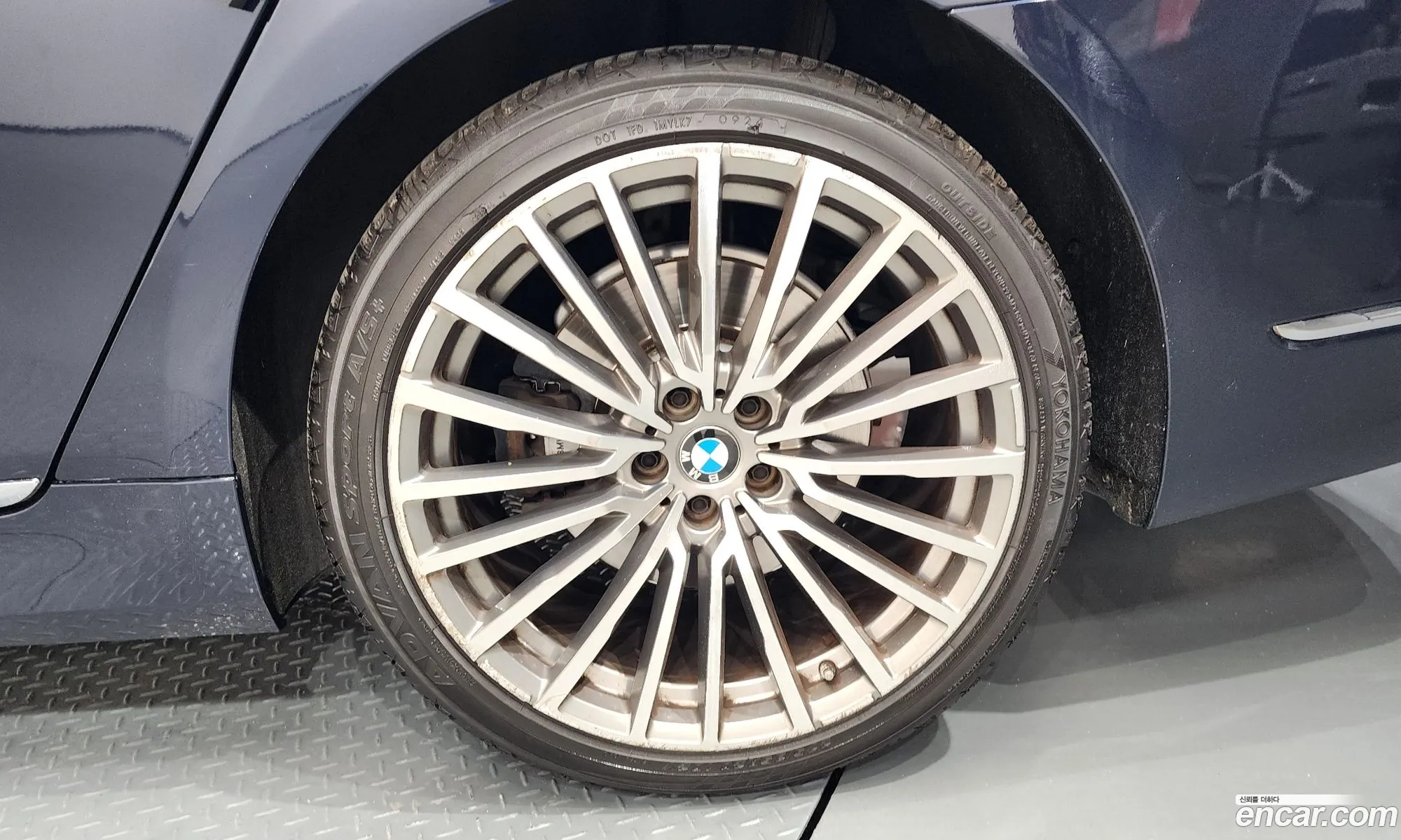 BMW 7 Series 2019 WBA7T4101LBM61421 — 27