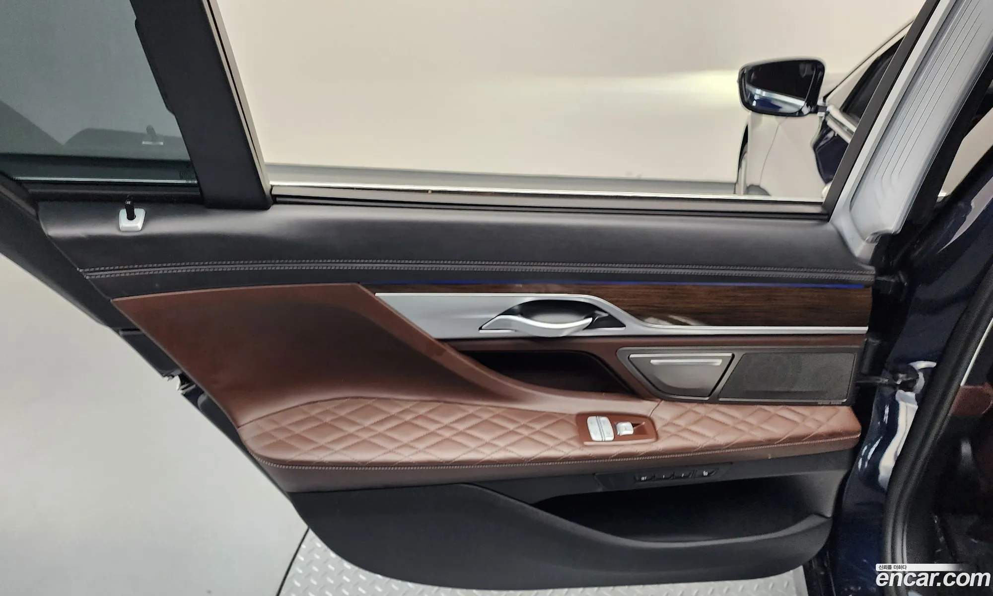 BMW 7 Series 2019 WBA7T4101LBM61421 — 24