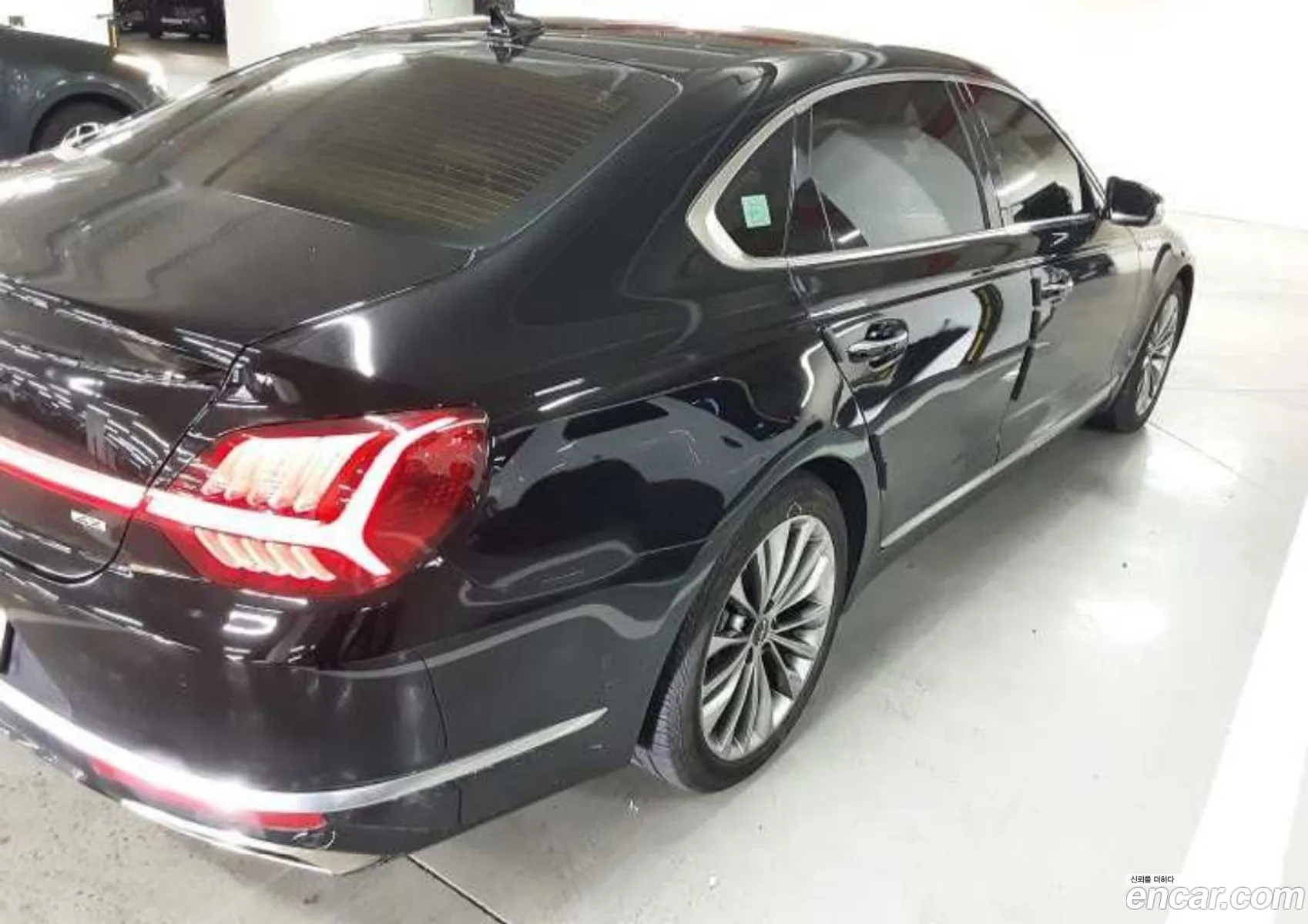 Kia K9 2022 — 9