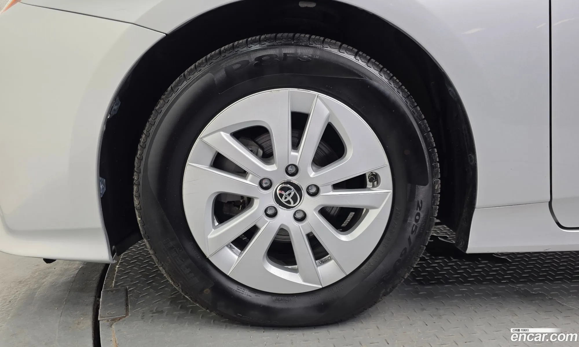 Toyota Prius 2017 JTDKBRFU9H3546257 — 4