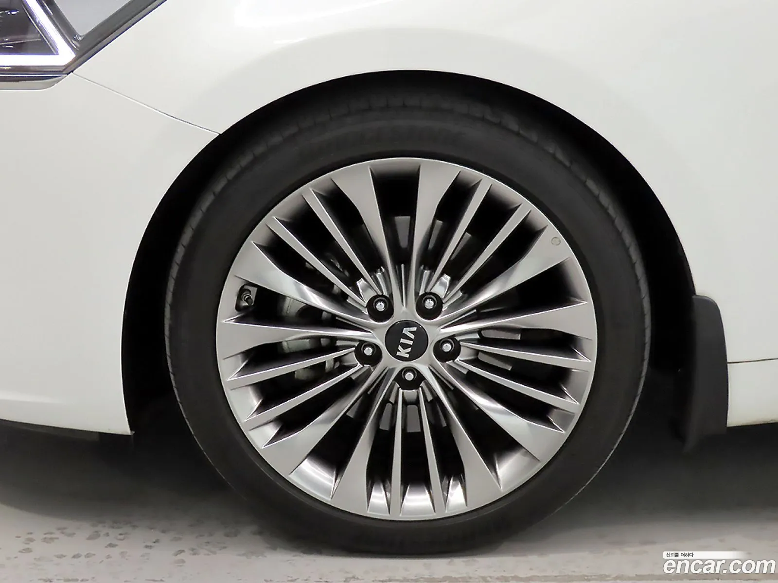 Kia K7 2019 — 19