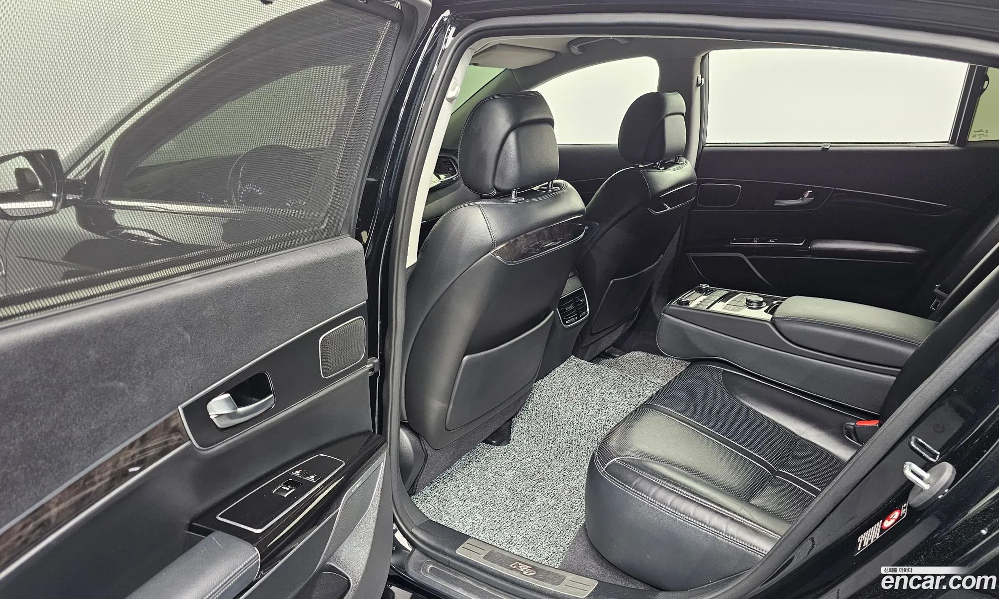 Kia K9 2016 KNALU411BGS034692 — 4