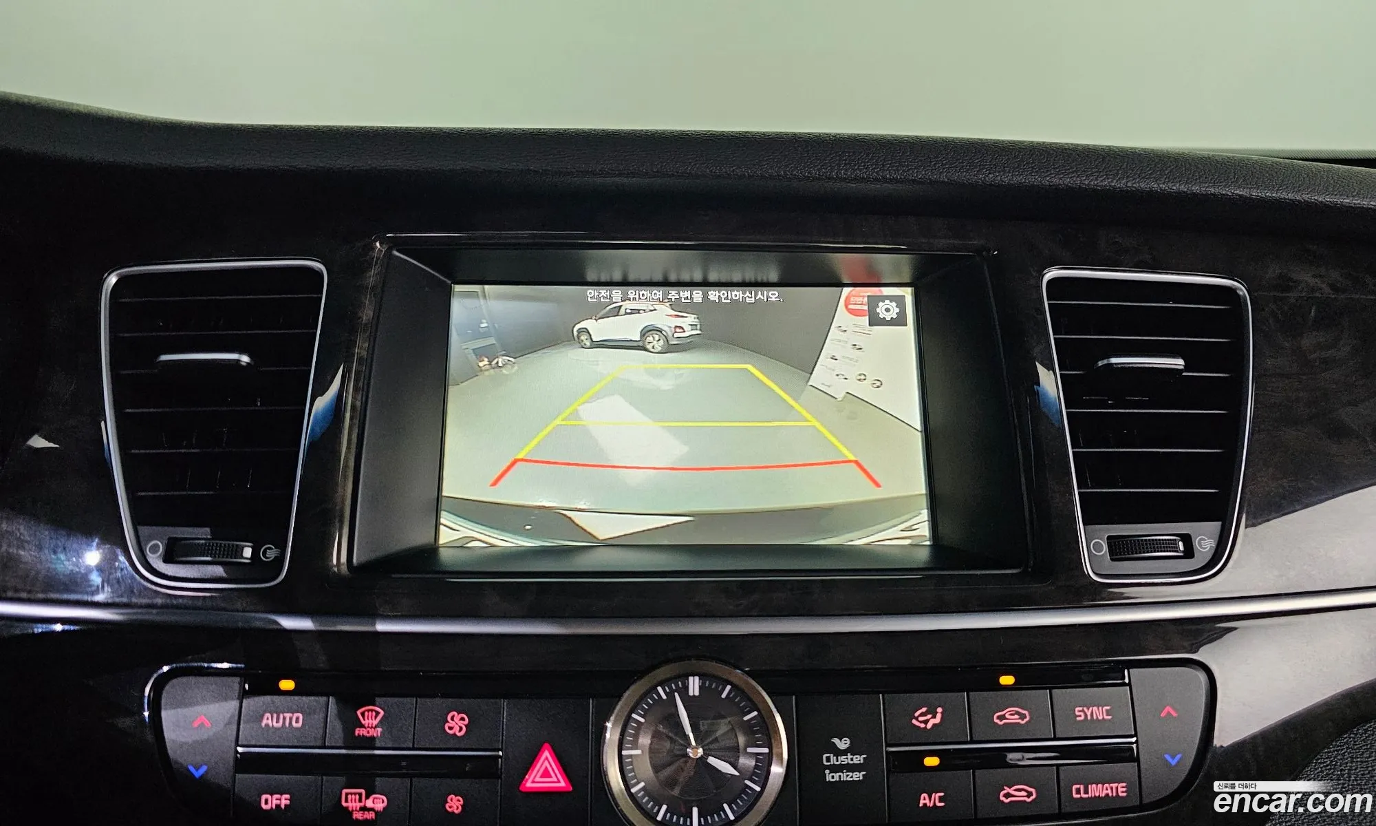 Kia K9 2016 KNALU411BGS034692 — 8