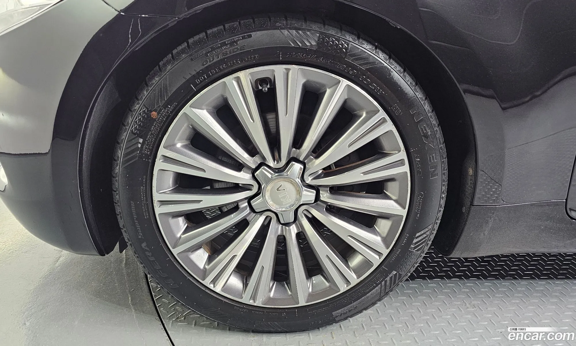 Kia K9 2016 KNALU411BGS034692 — 20
