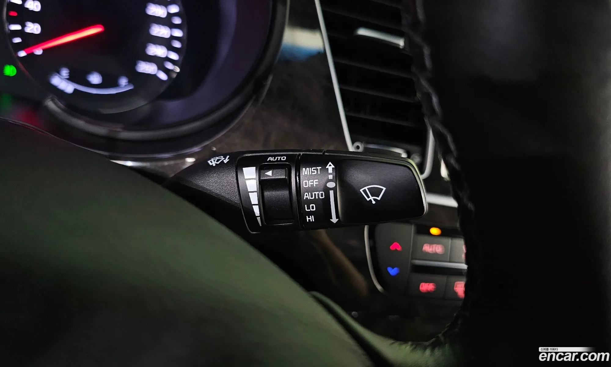 Kia K9 2016 KNALU411BGS034692 — 17
