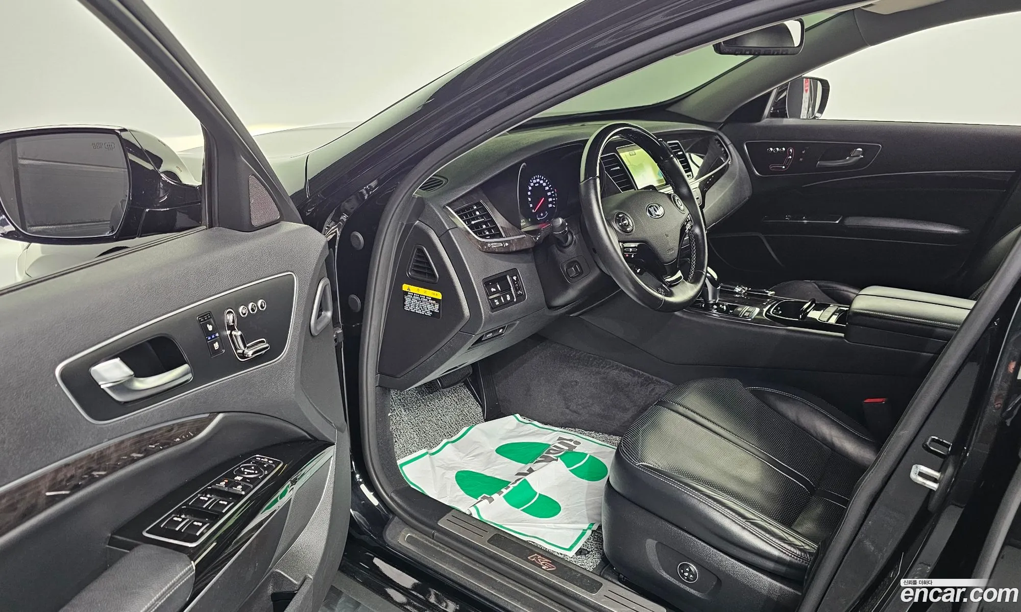 Kia K9 2016 KNALU411BGS034692 — 14