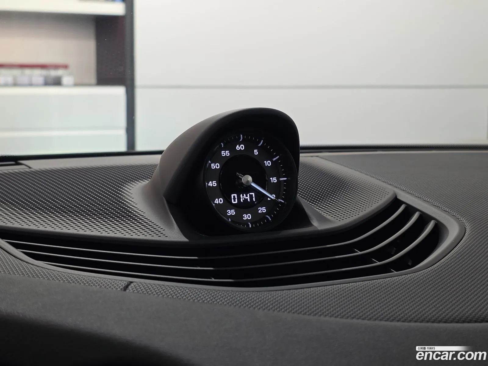 Porsche Taycan 2025 — 4